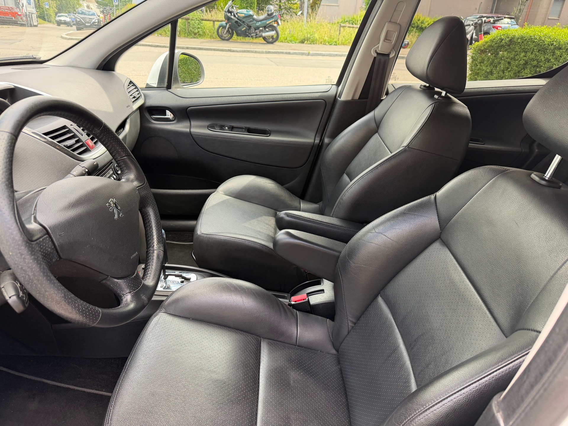 PEUGEOT 1.6 16V Allure-image-7