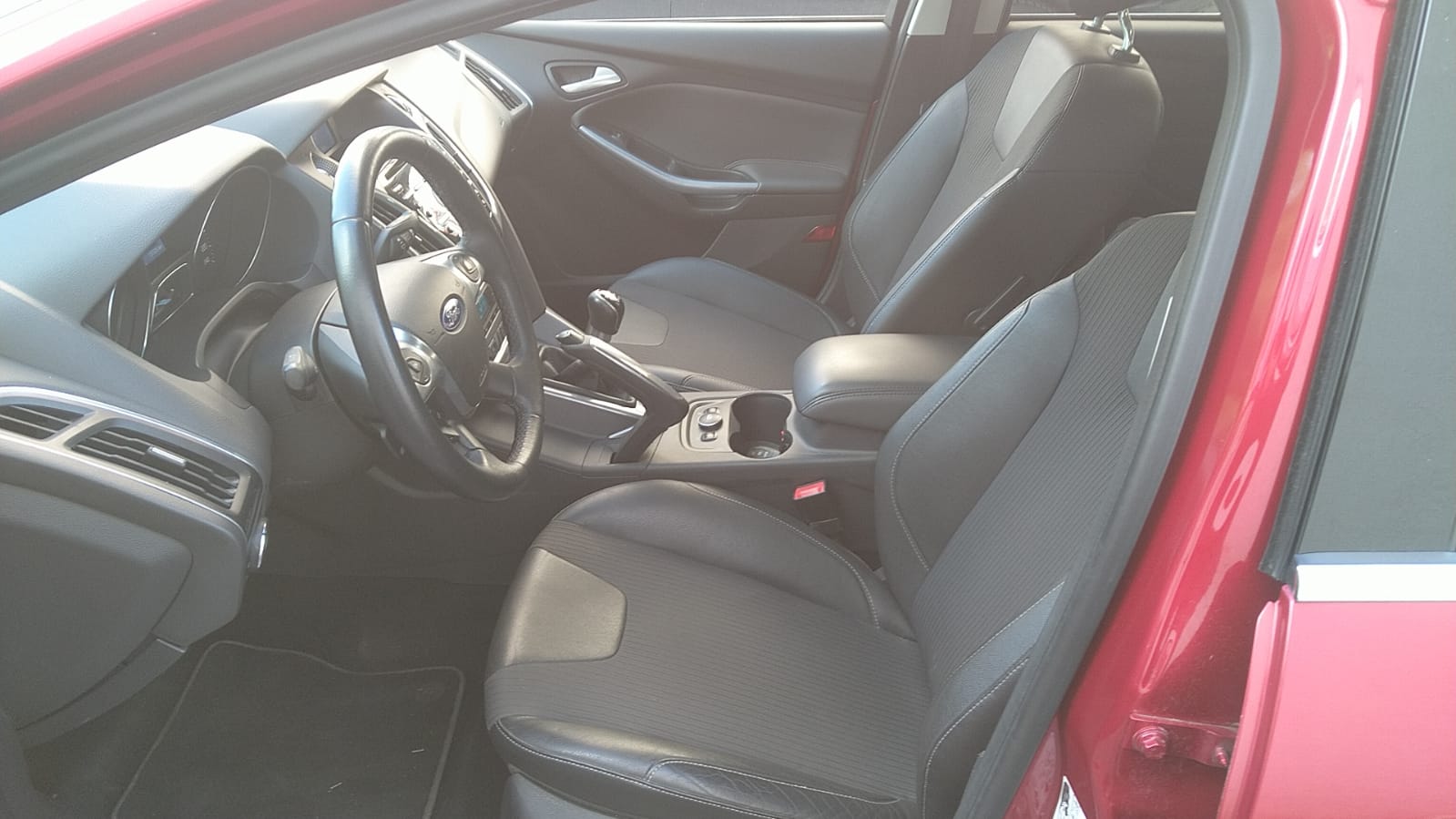 FORD Focus 1.6 SCTi Titanium-image-6