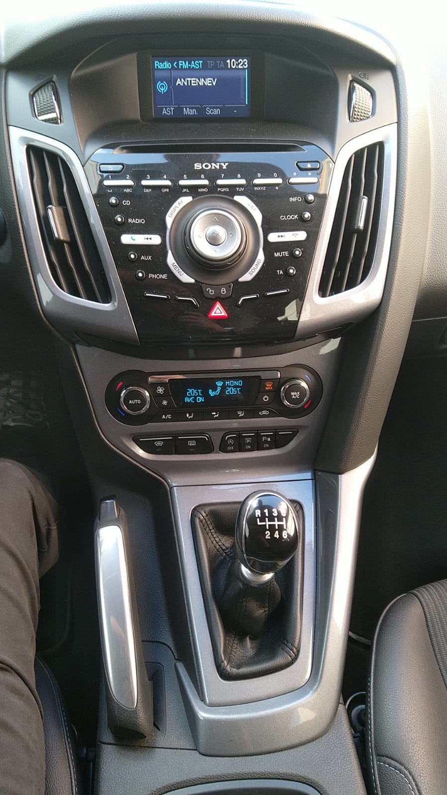FORD Focus 1.6 SCTi Titanium-image-8