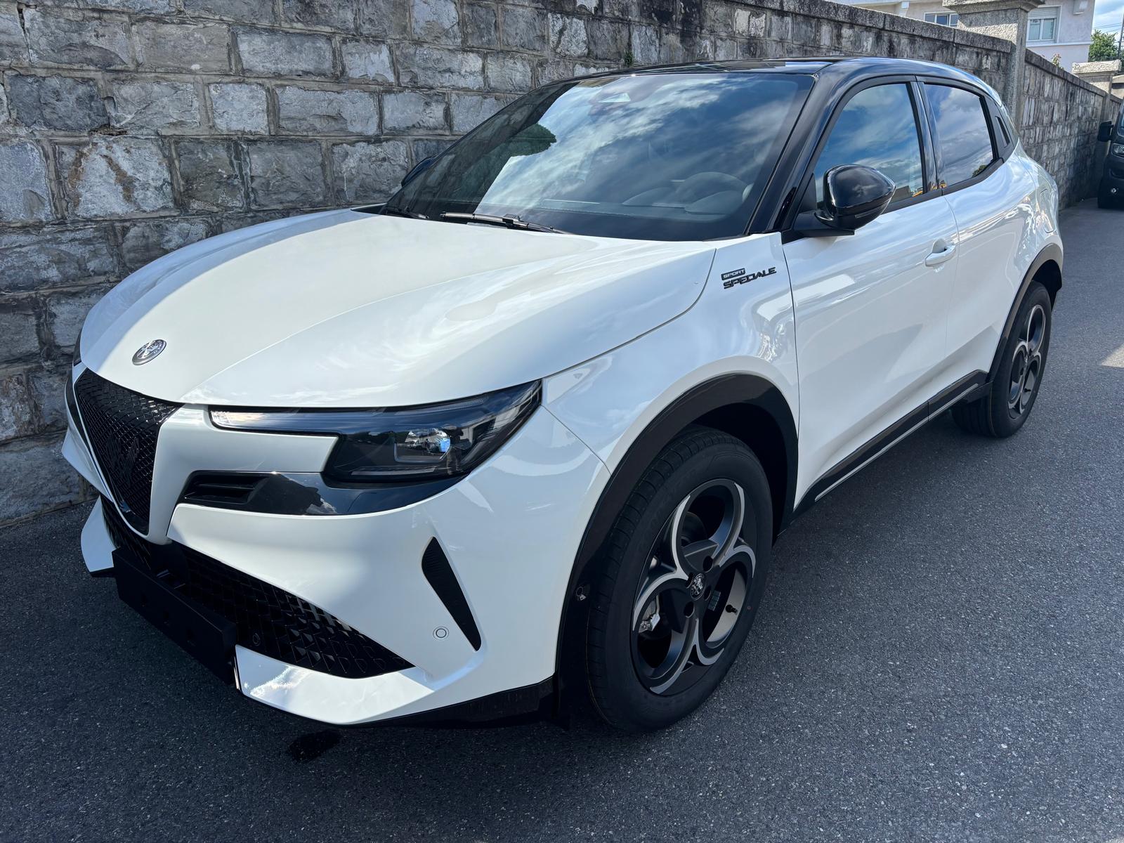 ALFA ROMEO Junior 1.2 48V Hybrid Q4 Sport Speciale-showroom-element-2