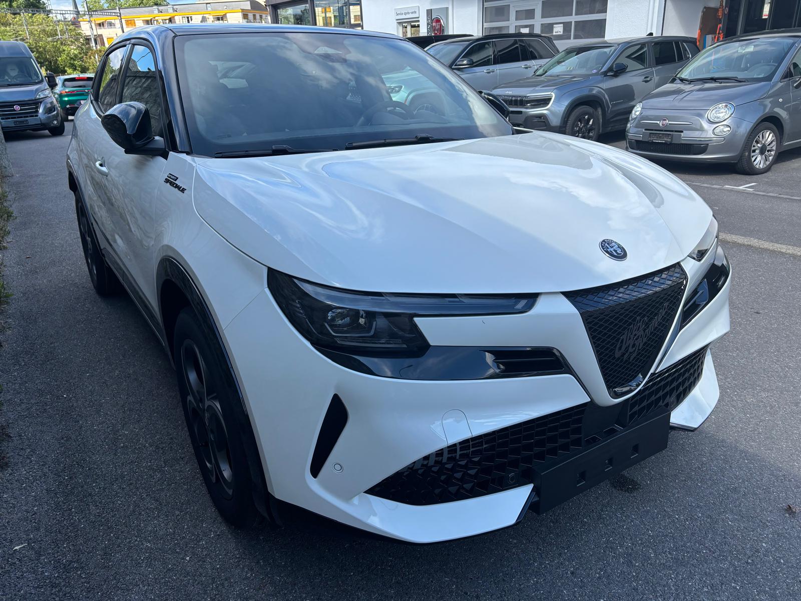 ALFA ROMEO Junior 1.2 48V Hybrid Q4 Sport Speciale-showroom-element-3