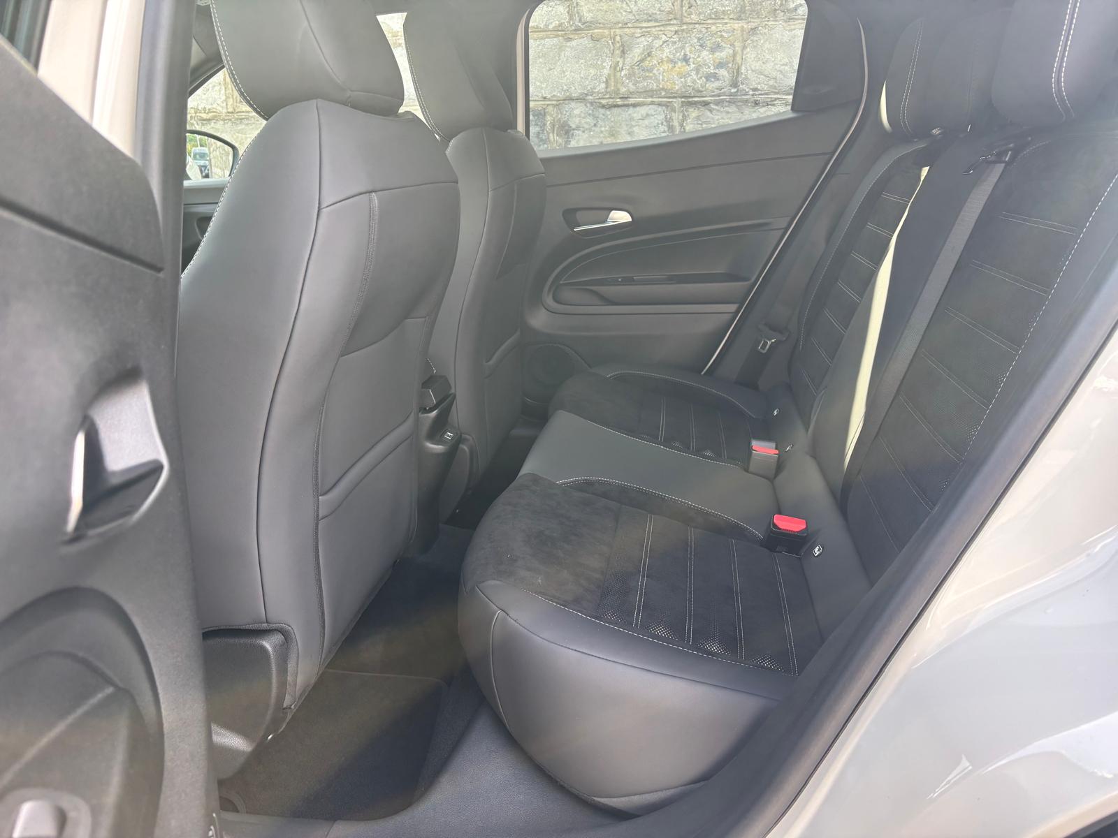 ALFA ROMEO Junior 1.2 48V Hybrid Q4 Sport Speciale-image-8