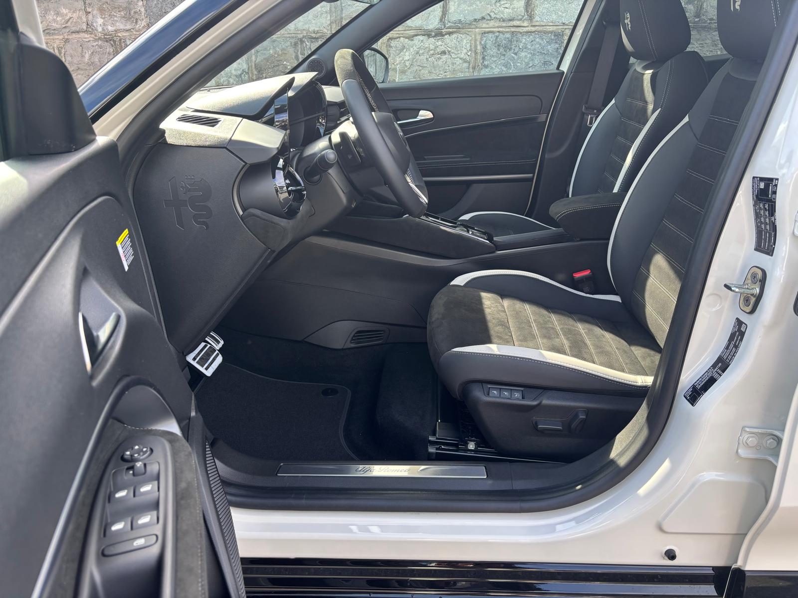 ALFA ROMEO Junior 1.2 48V Hybrid Q4 Sport Speciale-image-7