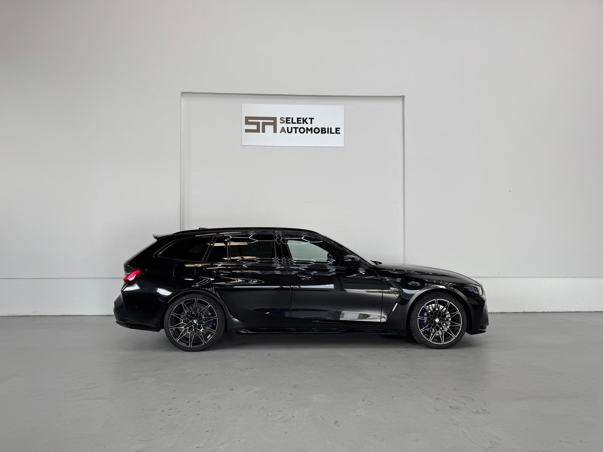 BMW M3 Touring xDrive Competition M | Black Sapphire-image-6