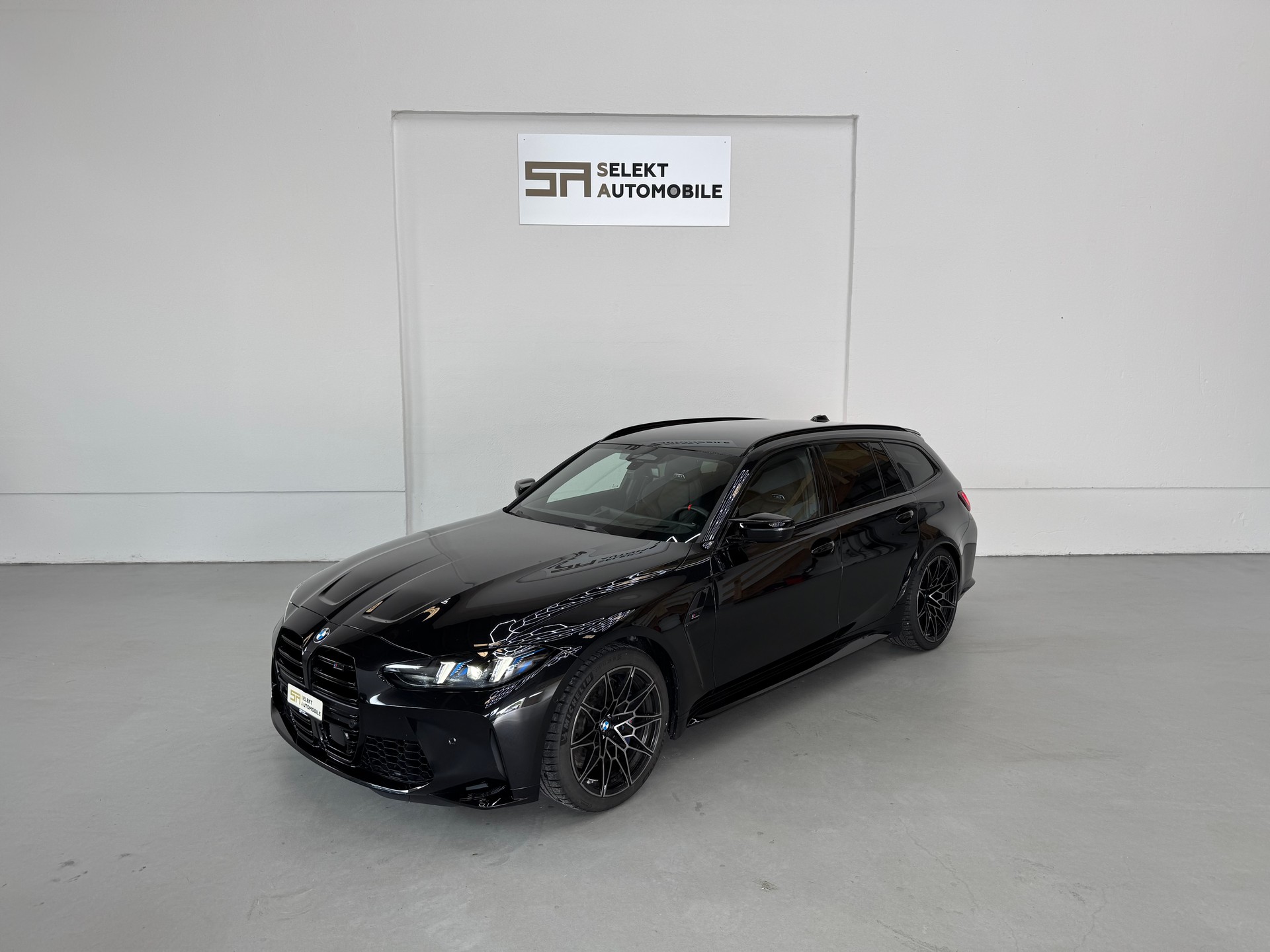 BMW M3 Touring xDrive Competition M | Black Sapphire