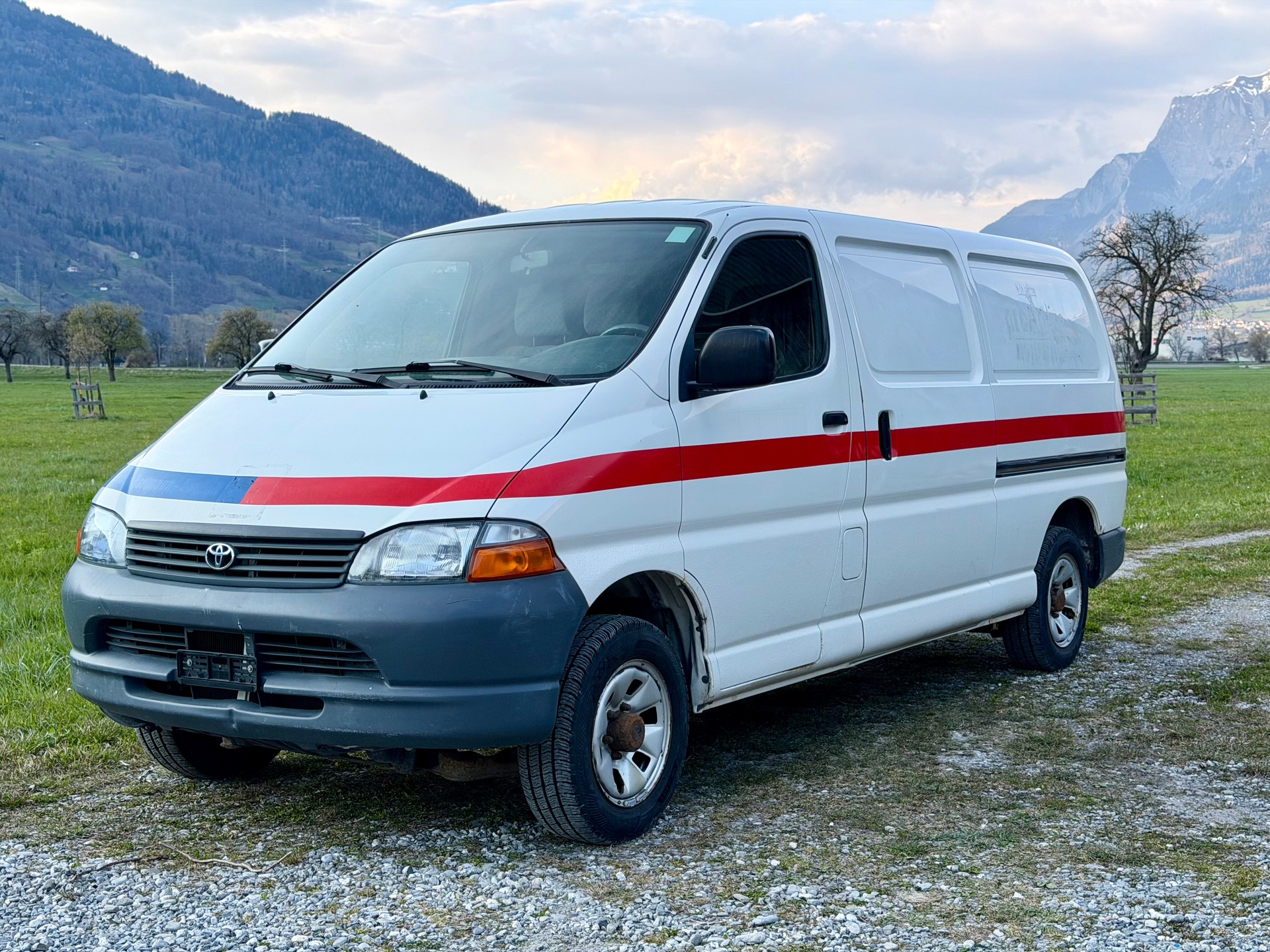 TOYOTA Hiace D-4D LWB 4WD Kombi