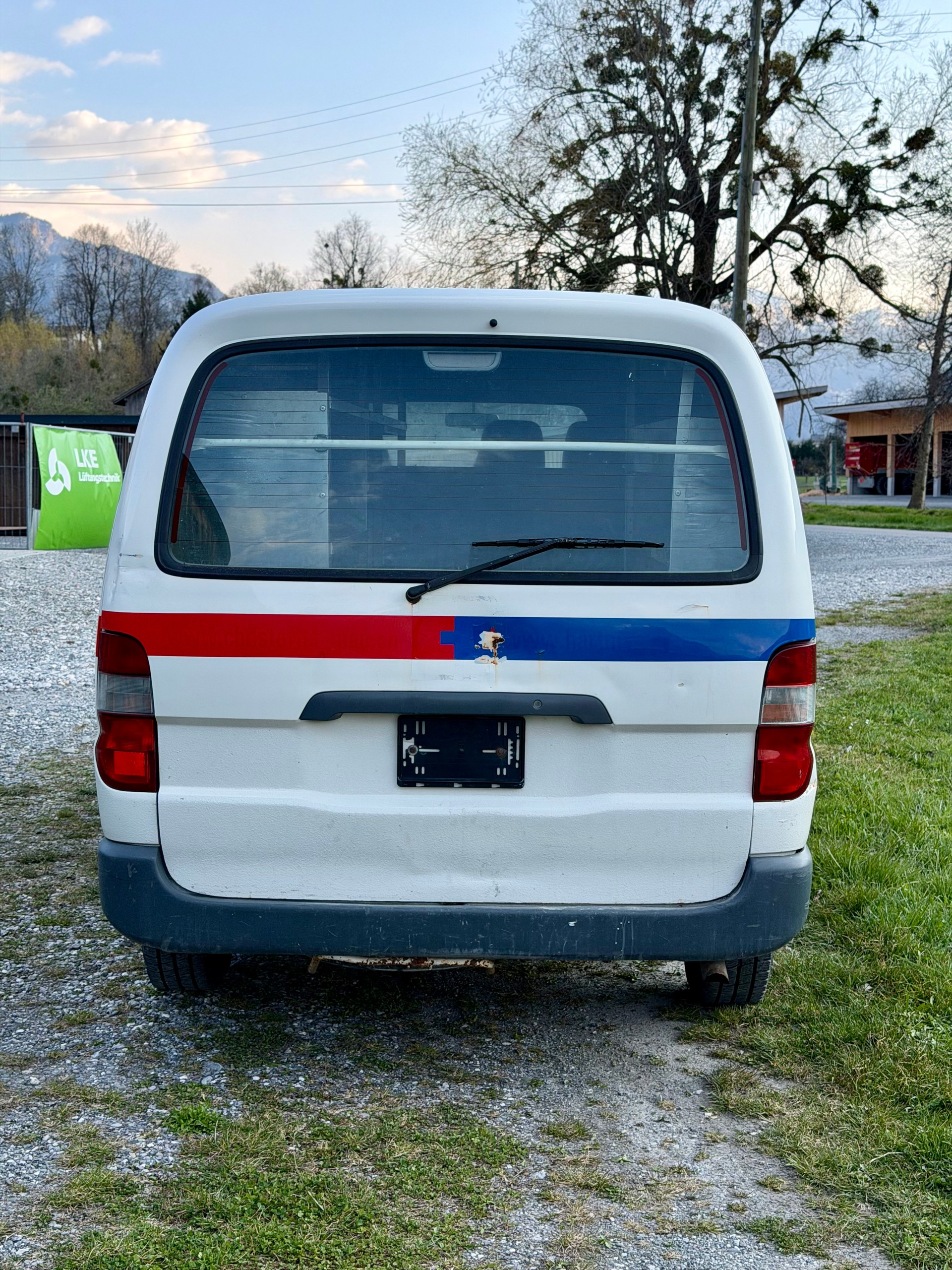 TOYOTA Hiace D-4D LWB 4WD Kombi-showroom-element-3