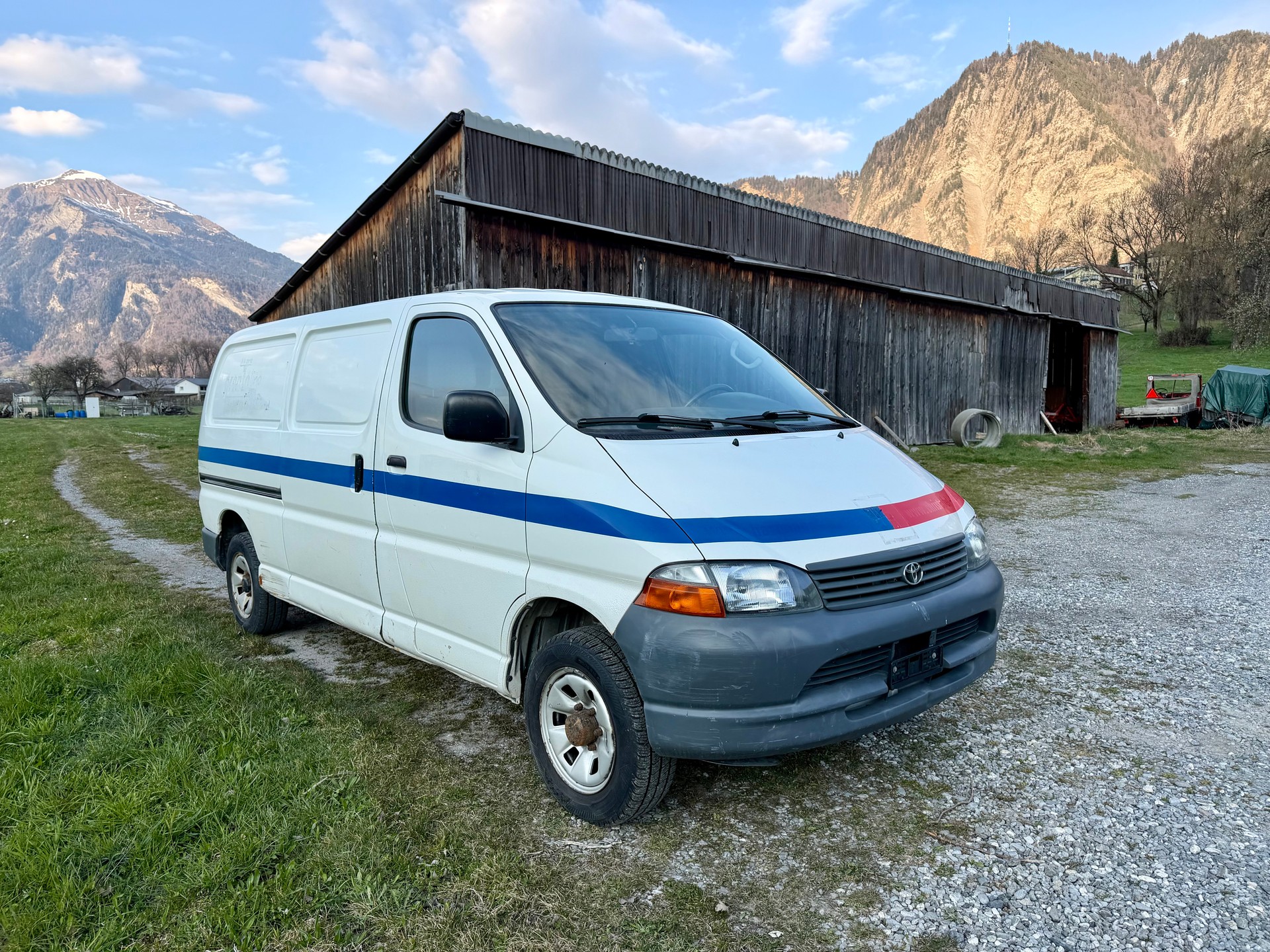 TOYOTA Hiace D-4D LWB 4WD Kombi-image-6