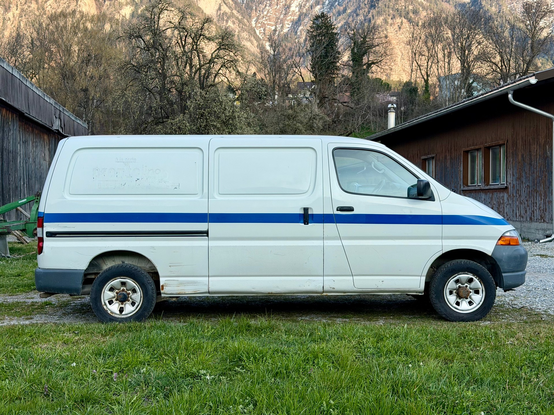 TOYOTA Hiace D-4D LWB 4WD Kombi-image-5