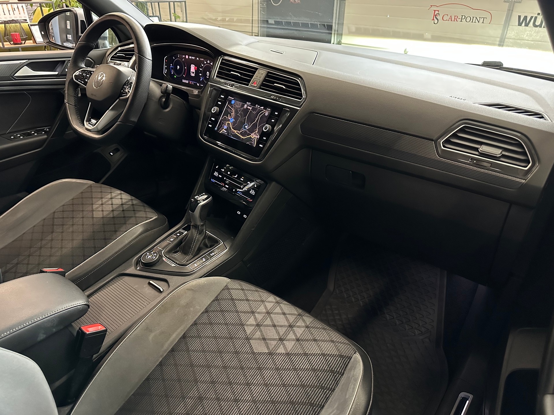 VW Tiguan Allspace 2.0 TDI SCR R-Line 4Motion DSG-image-13