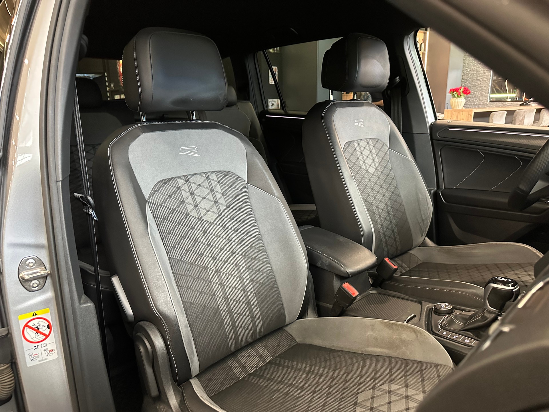 VW Tiguan Allspace 2.0 TDI SCR R-Line 4Motion DSG-image-14