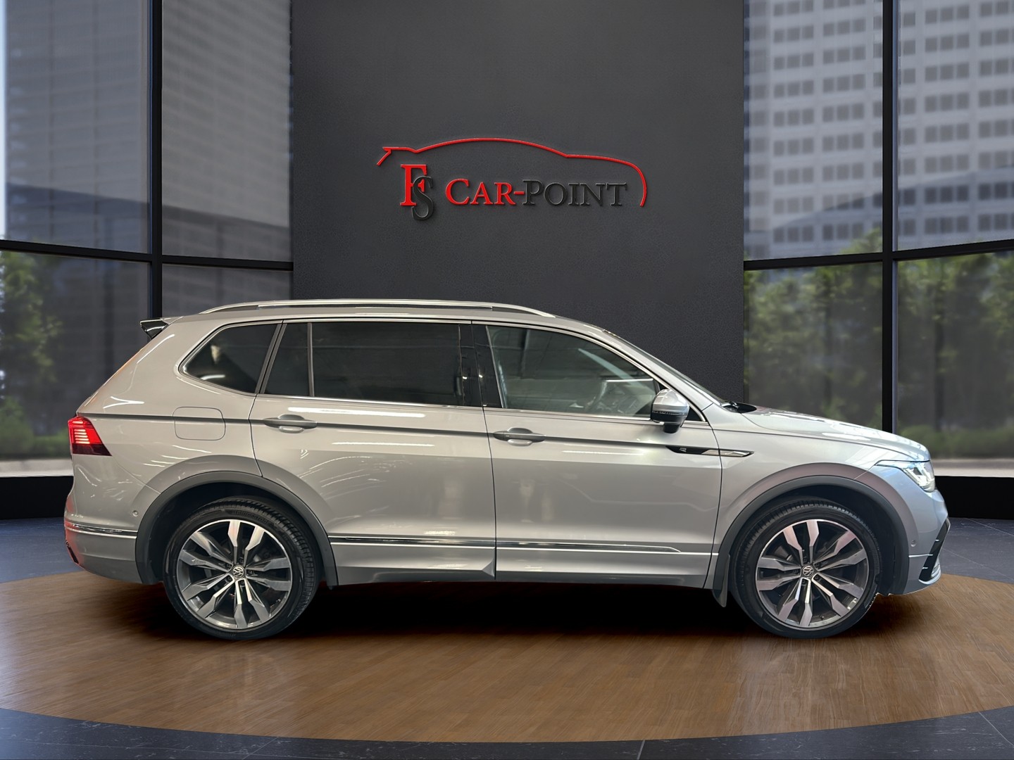 VW Tiguan Allspace 2.0 TDI SCR R-Line 4Motion DSG-image-5