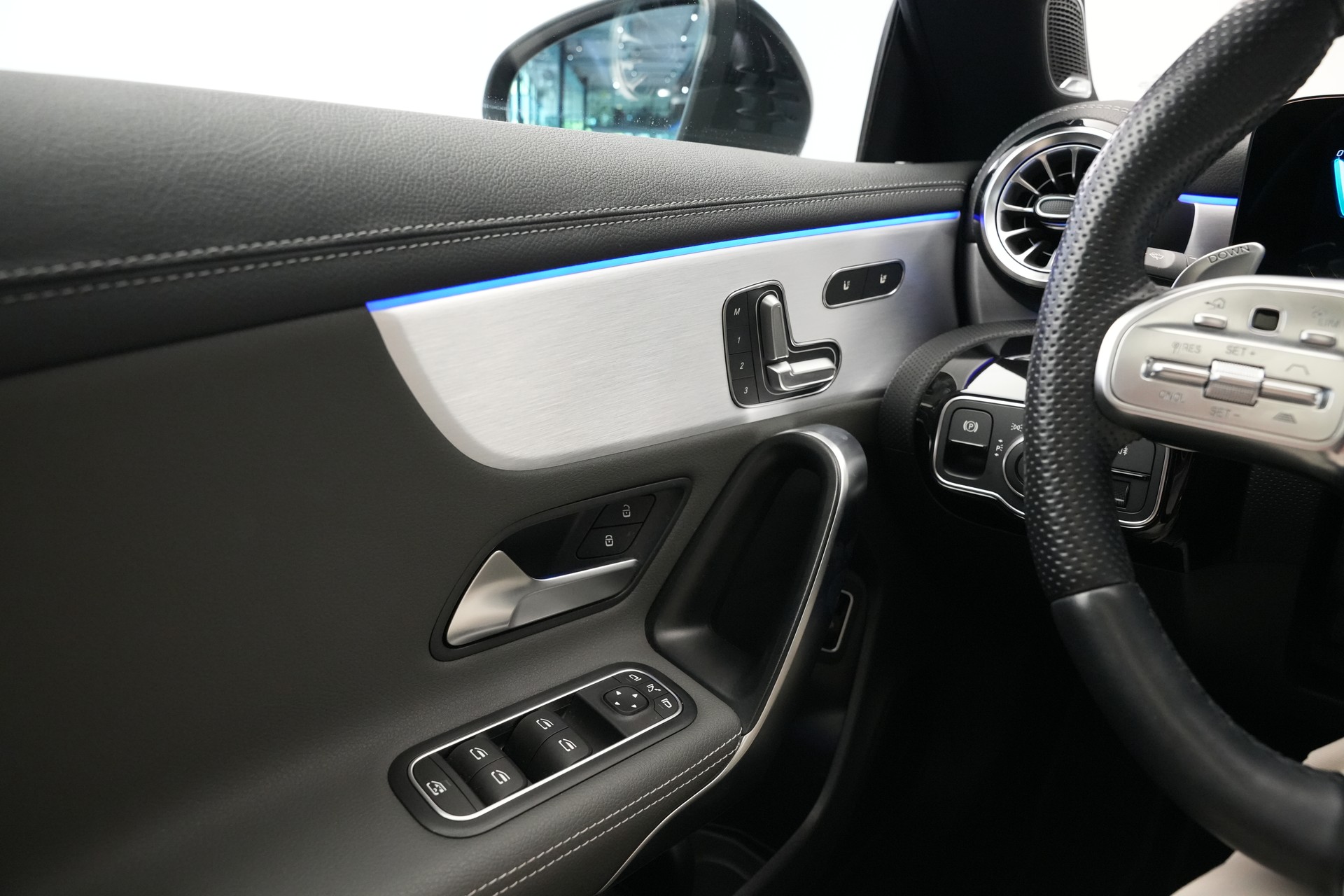 MERCEDES-BENZ CLA 35 AMG 4Matic 7G-DCT *CH-Fahrzeug*-image-39