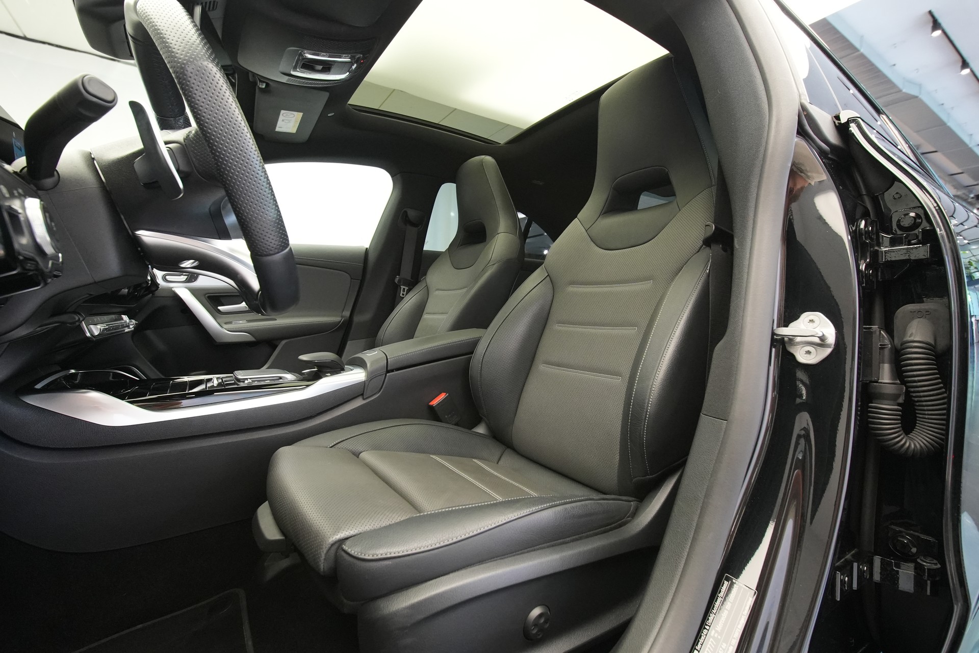 MERCEDES-BENZ CLA 35 AMG 4Matic 7G-DCT *CH-Fahrzeug*-image-12