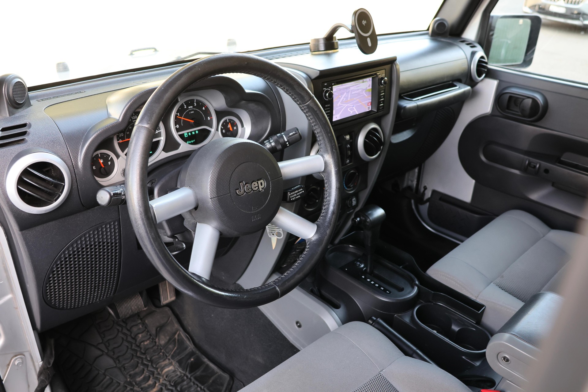 JEEP Wrangler 2.8CRD Unlimited Sahara Automatic (CH)-image-11