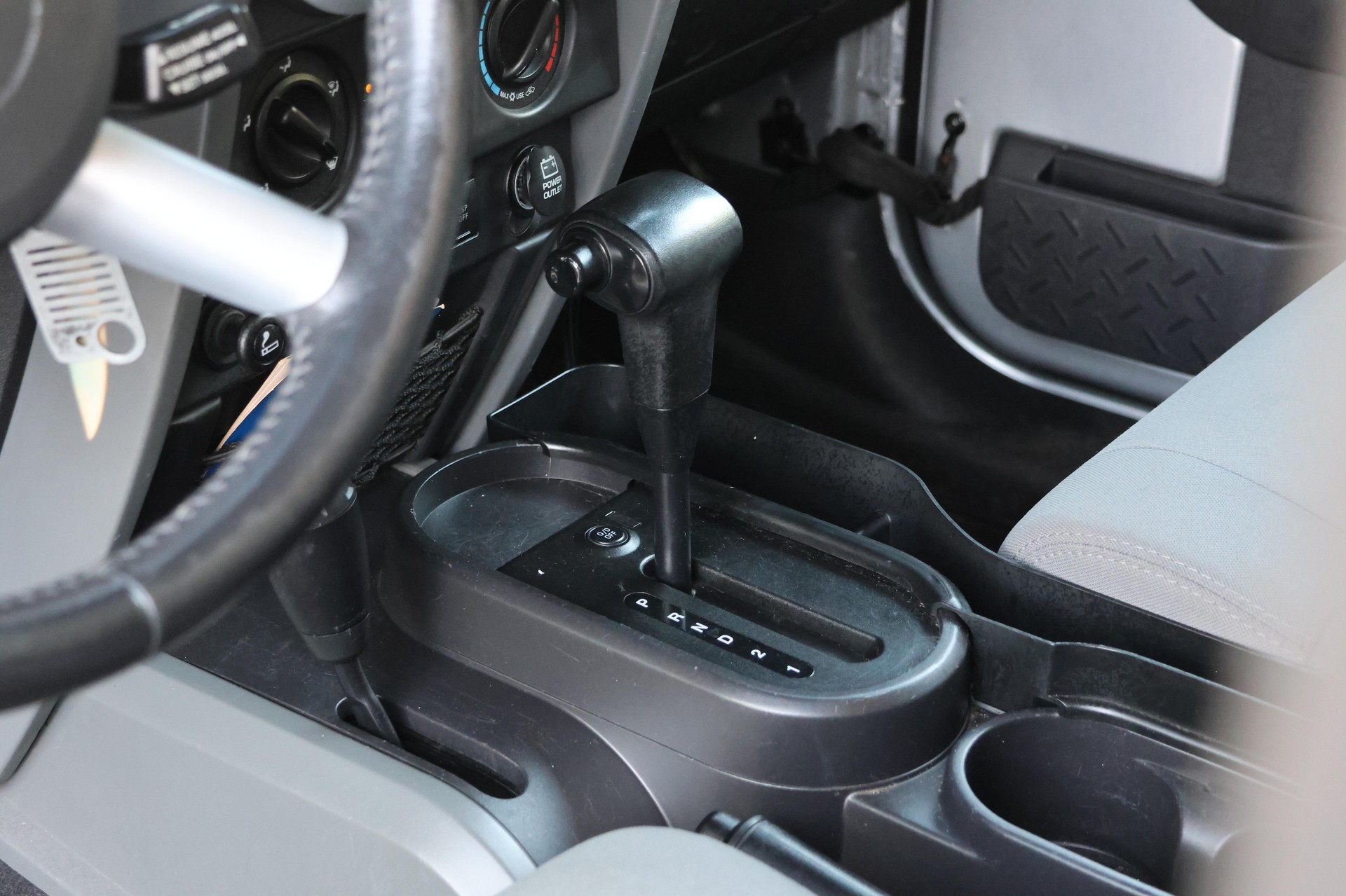 JEEP Wrangler 2.8CRD Unlimited Sahara Automatic (CH)-image-10
