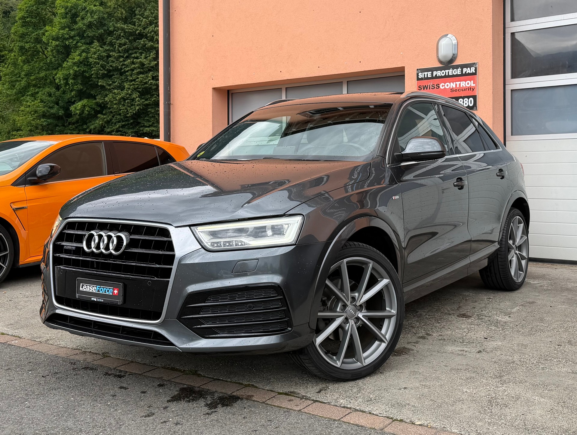 AUDI Q3 2.0 TDI S-Line quattro S-tronic-showroom-element-1