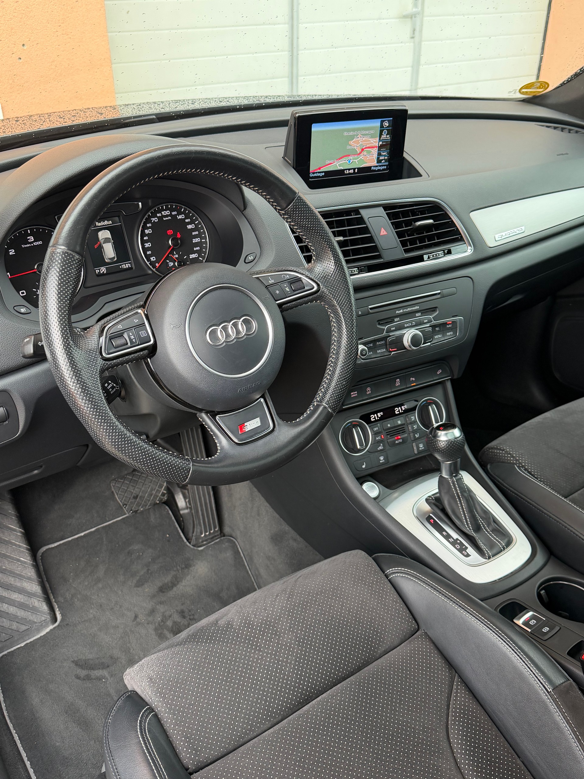 AUDI Q3 2.0 TDI S-Line quattro S-tronic-image-8