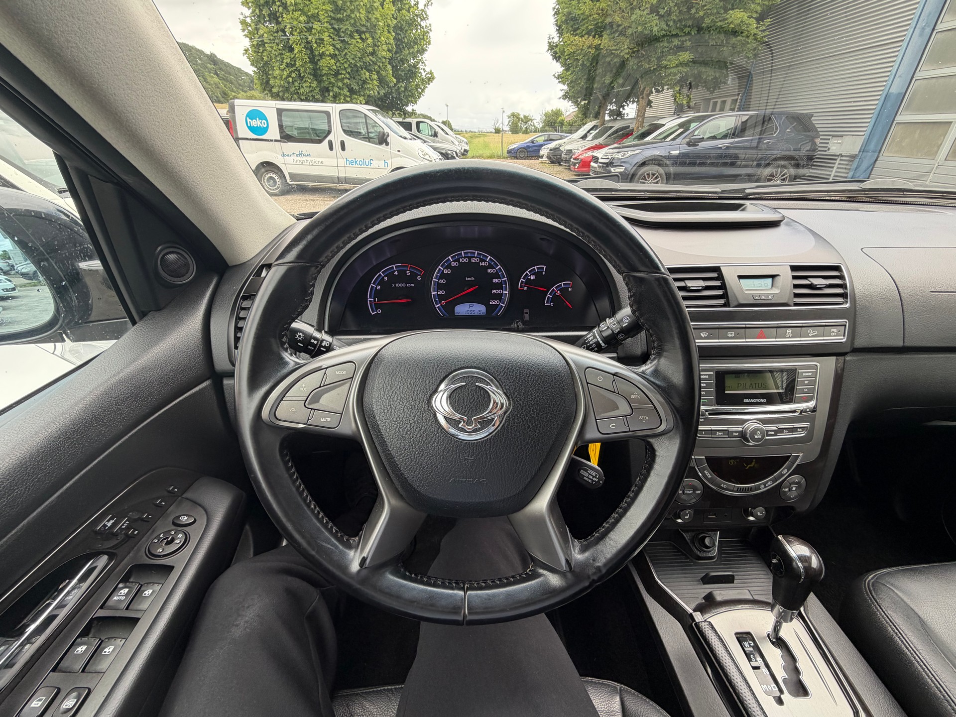KGM-SsangYong Rexton RX200 e-XDi Quartz 4WD Automatic-image-13