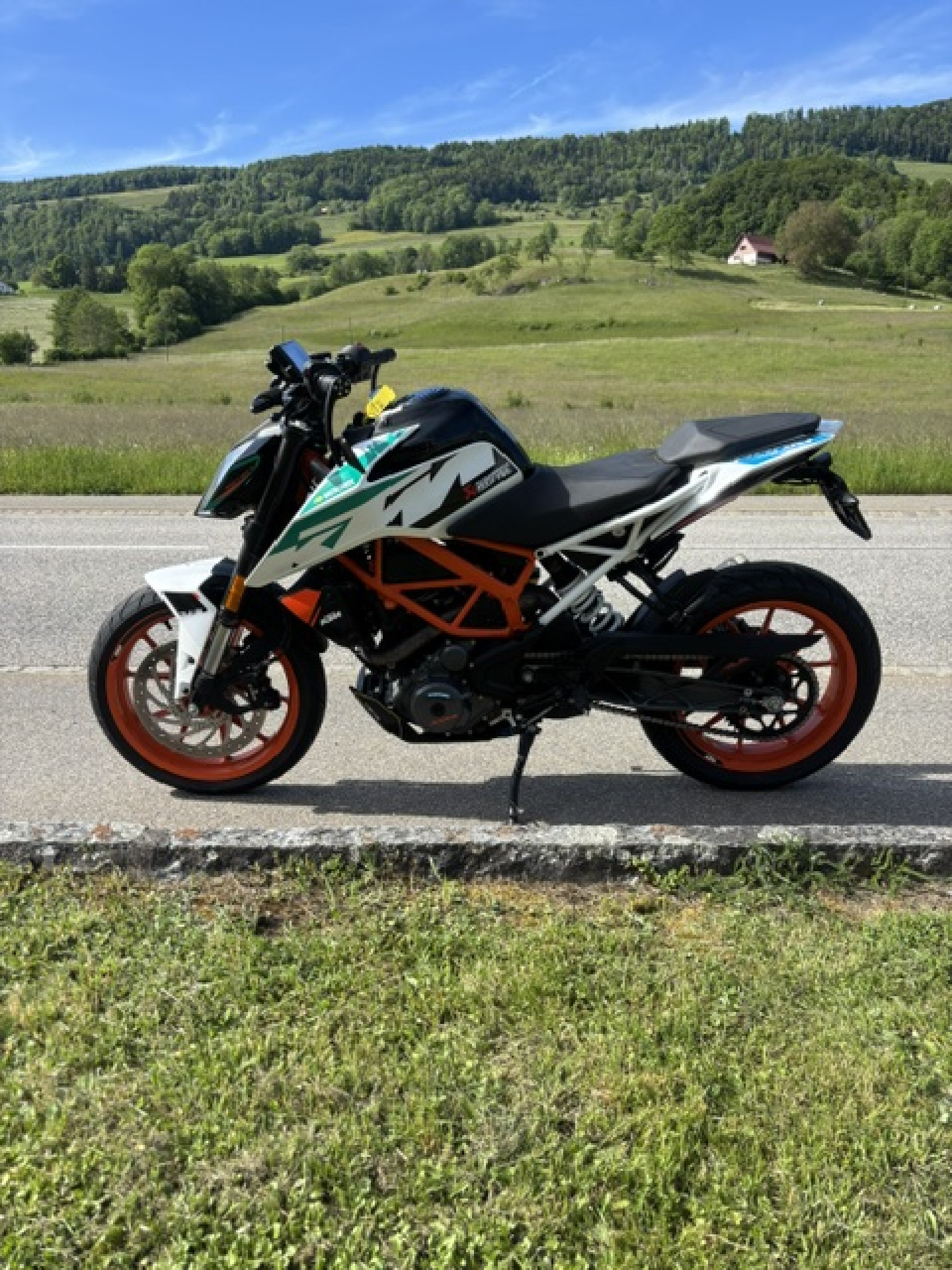 KTM 390 Duke-image-0