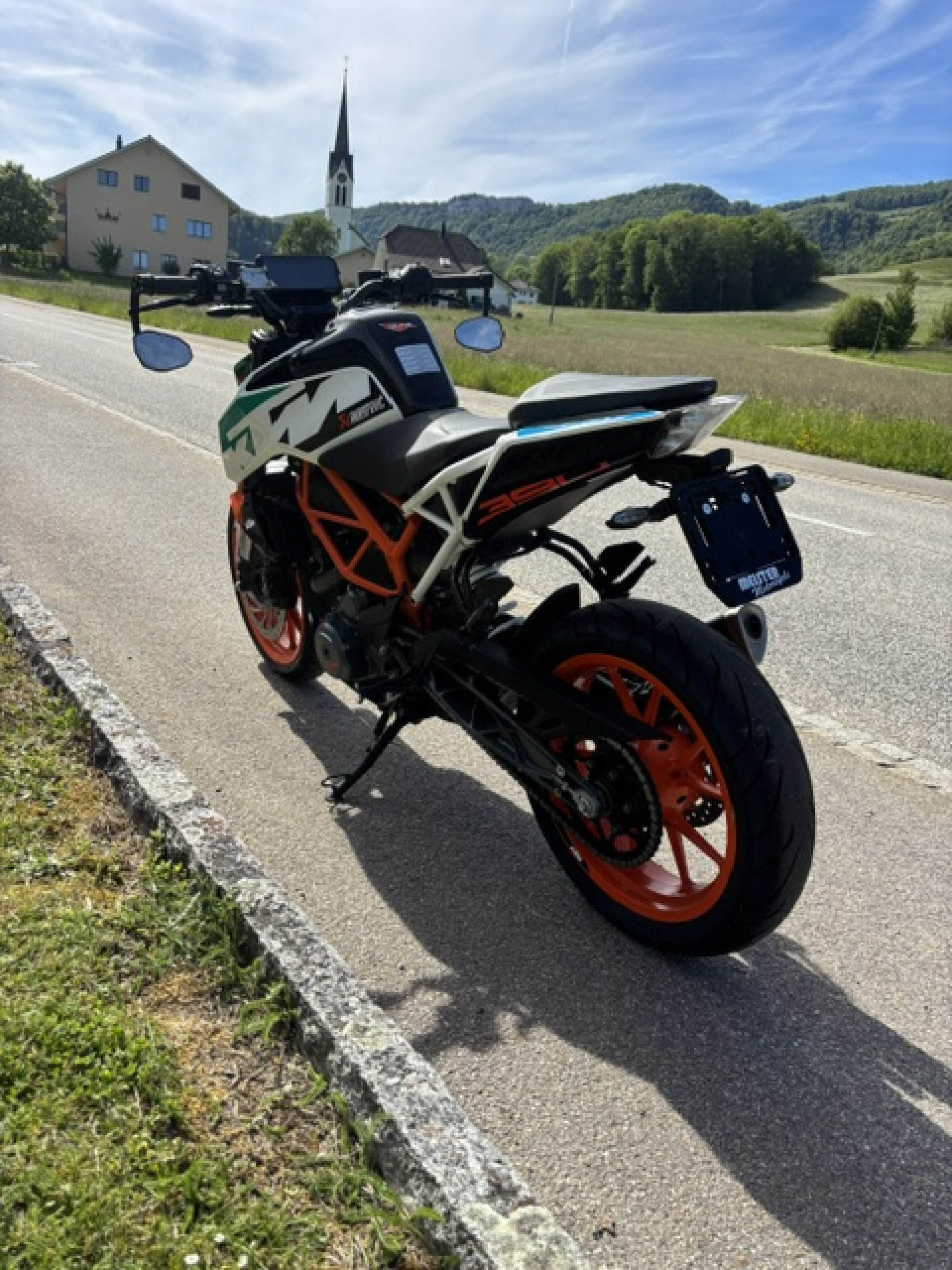 KTM 390 Duke-image-3