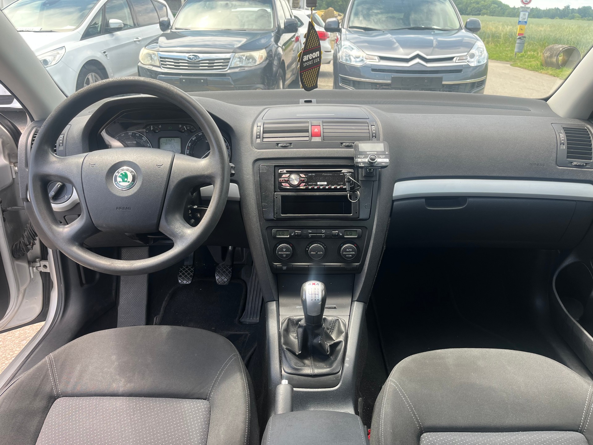 SKODA Octavia 1.9 TDI Swiss Adventure 4x4-image-9