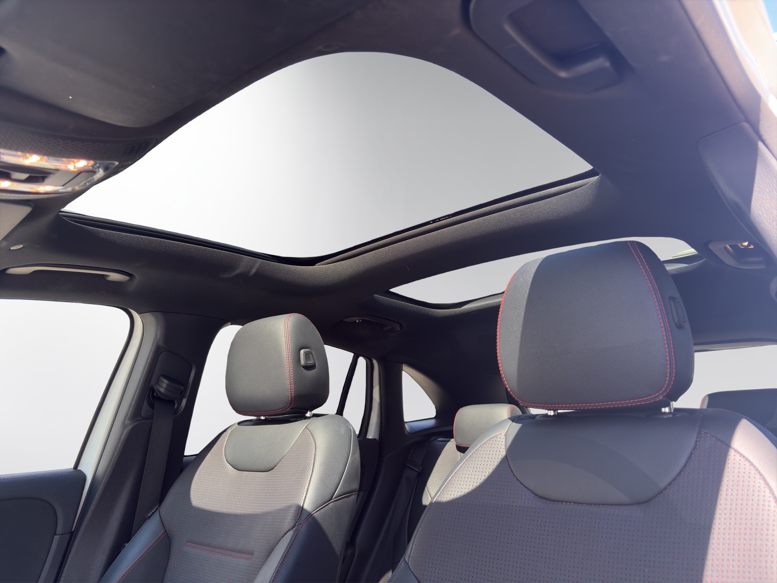 MERCEDES-BENZ GLA 200 Edition 1. AMG Line 7G-DCT-image-13