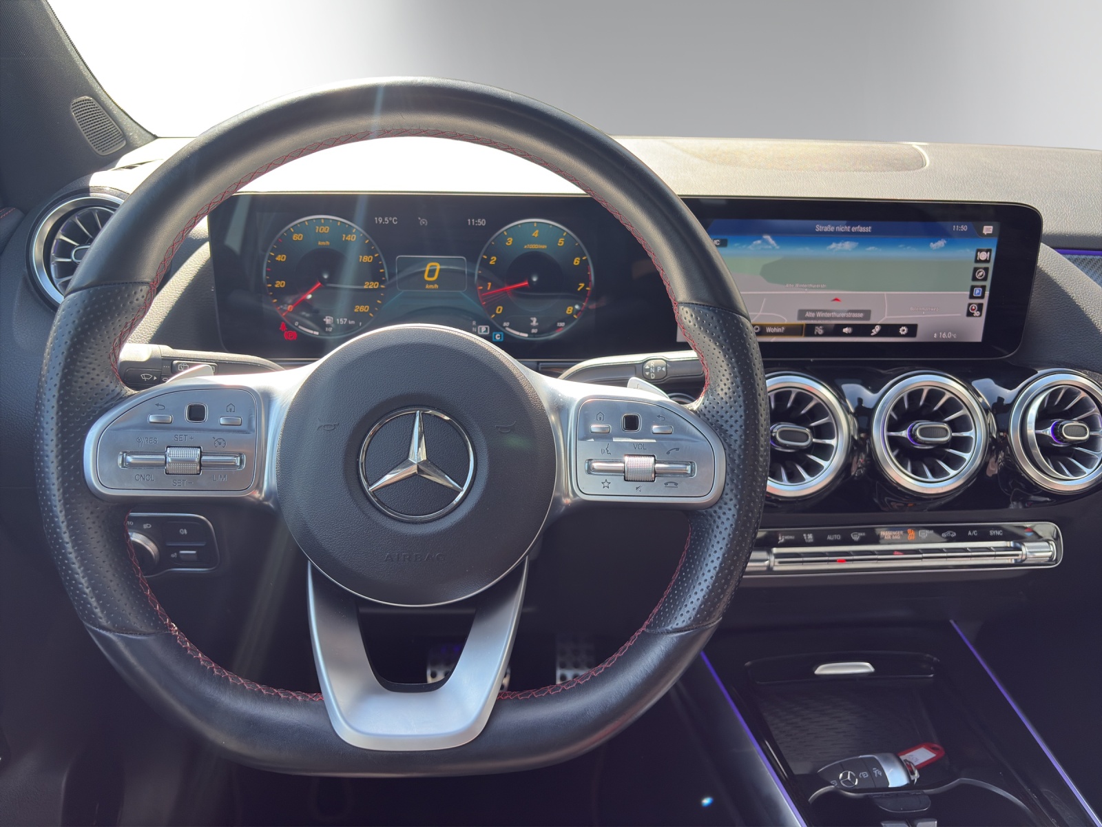 MERCEDES-BENZ GLA 200 Edition 1. AMG Line 7G-DCT-image-14
