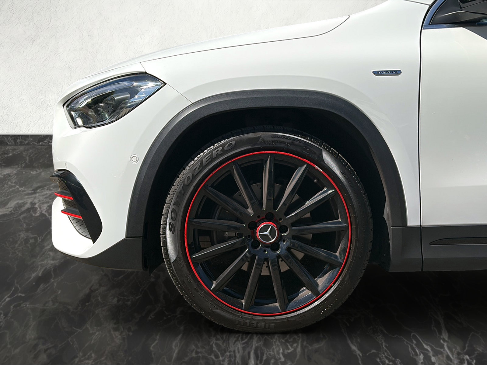MERCEDES-BENZ GLA 200 Edition 1. AMG Line 7G-DCT-image-8