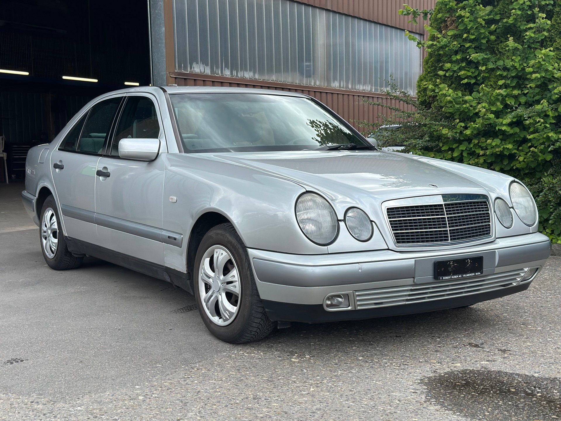 MERCEDES-BENZ E 290 TD Classic