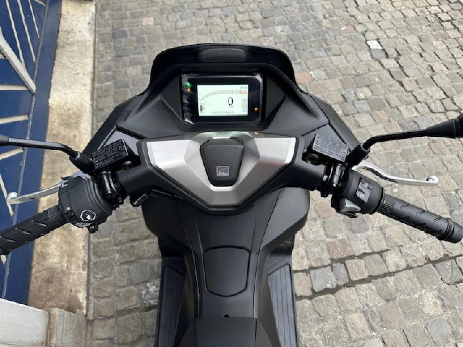 HONDA PCX 125 DX Modell mit TFT Display/ Aktion -290.--image-1