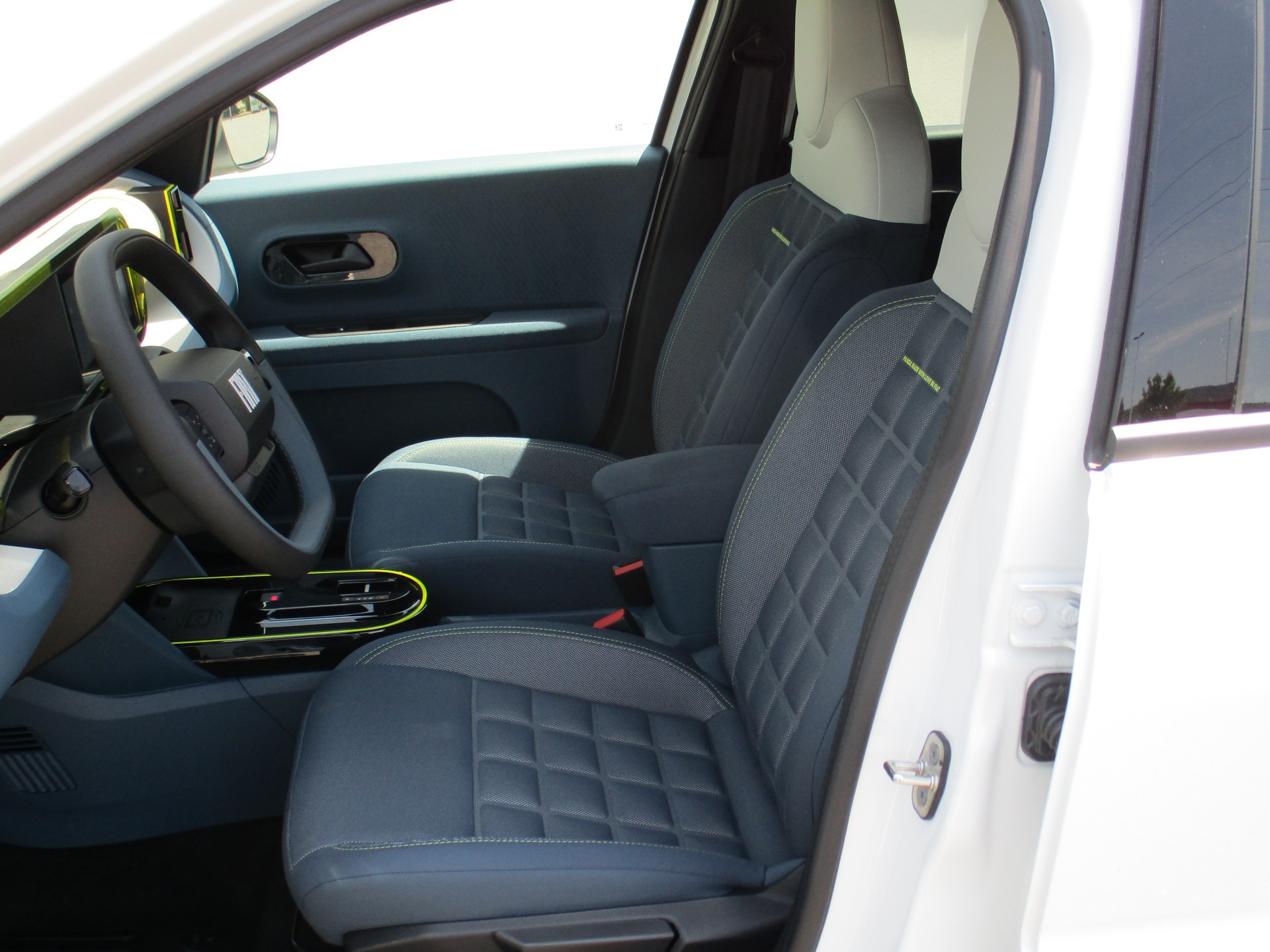 FIAT Grande Panda 1.2 MHEV La Prima-image-5