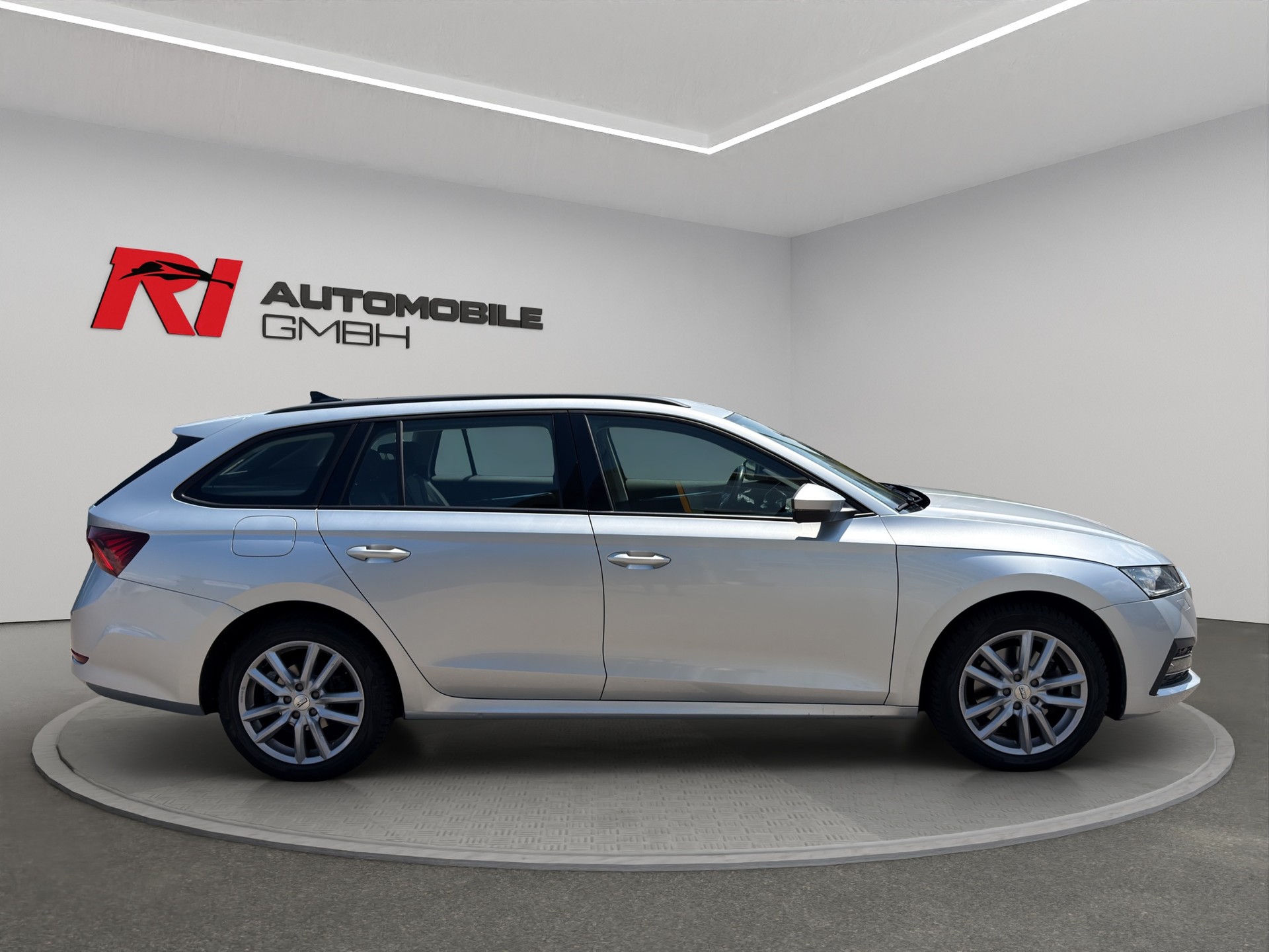 SKODA Octavia Combi 2.0 TDI DSG Style 4x4**200 PS-image-6