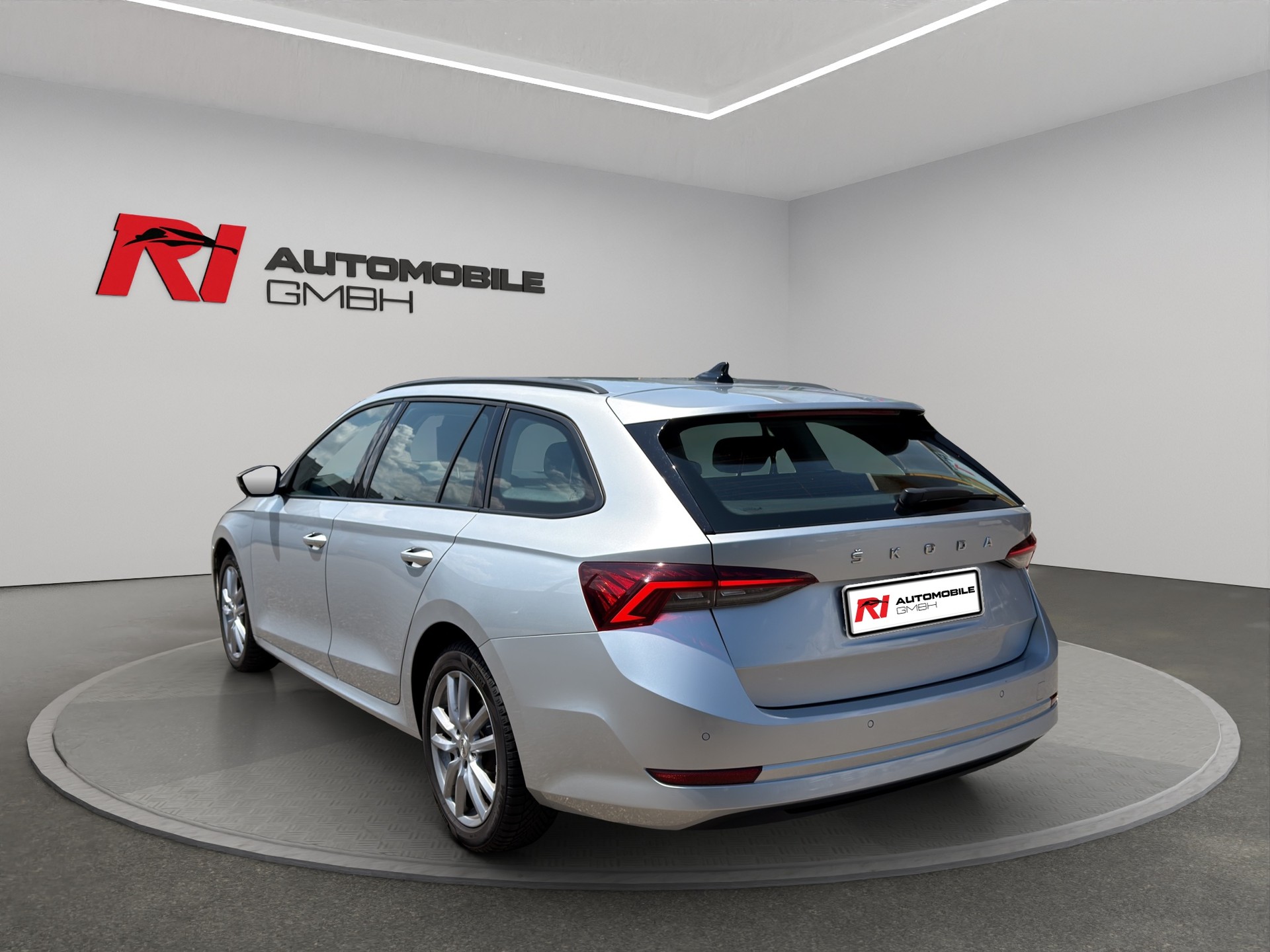 SKODA Octavia Combi 2.0 TDI DSG Style 4x4**200 PS-image-4