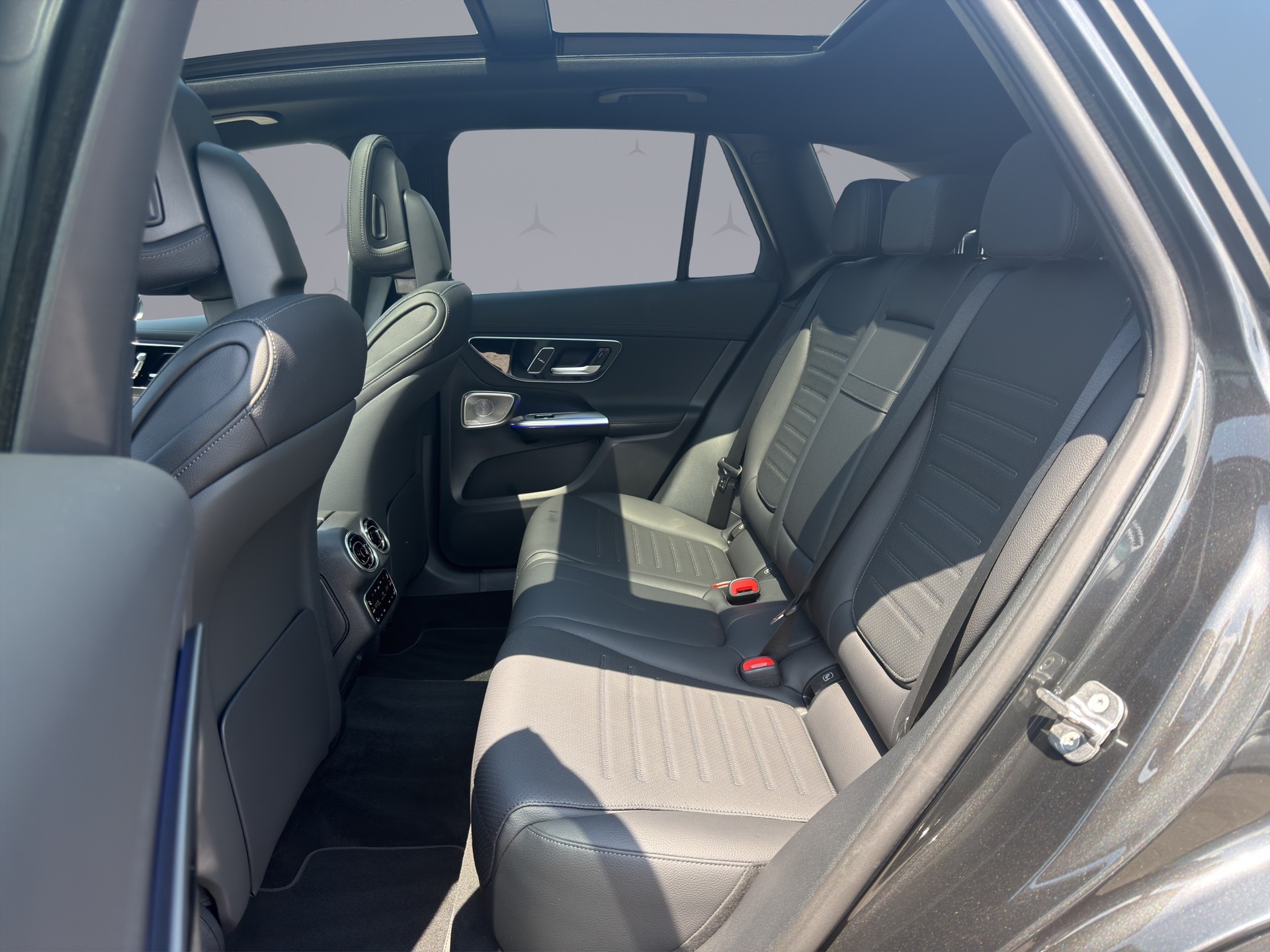 MERCEDES-BENZ GLC 400 e EQ Star AMG Line 4matic-image-9