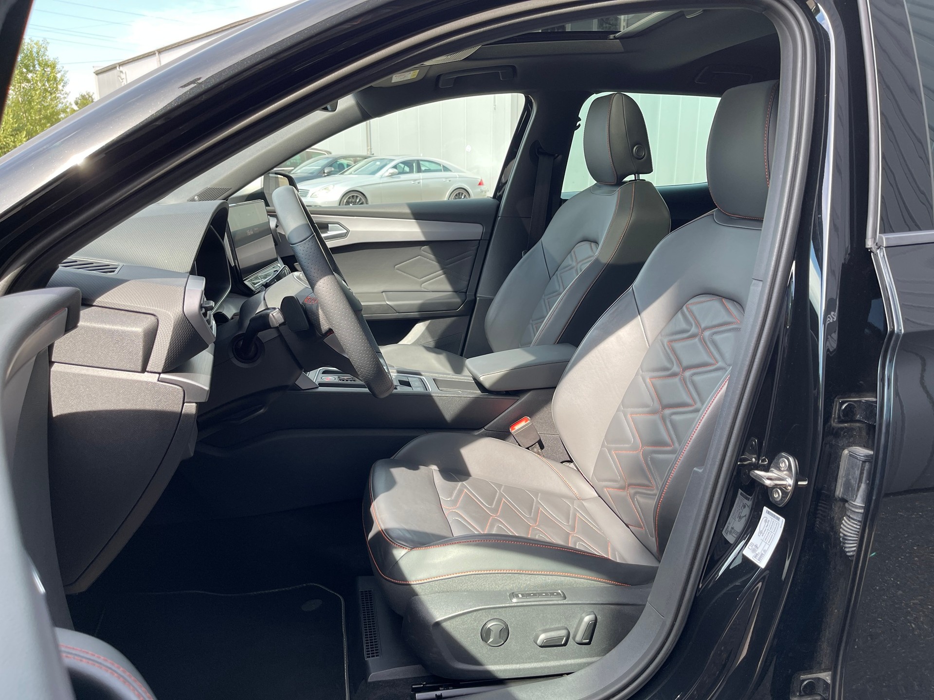 SEAT Leon 1.5 eTSI mHEV DSG Hola FR-image-6