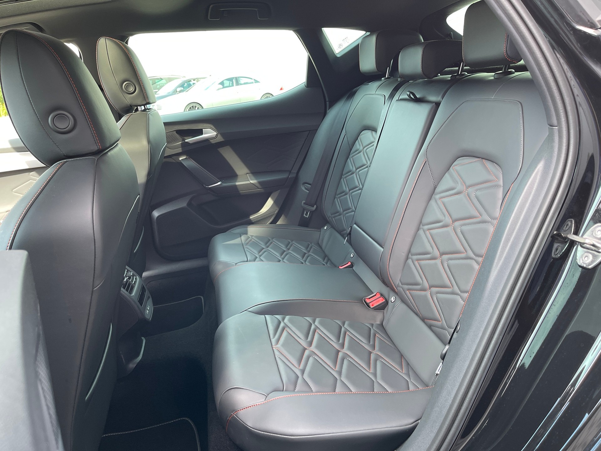 SEAT Leon 1.5 eTSI mHEV DSG Hola FR-image-5