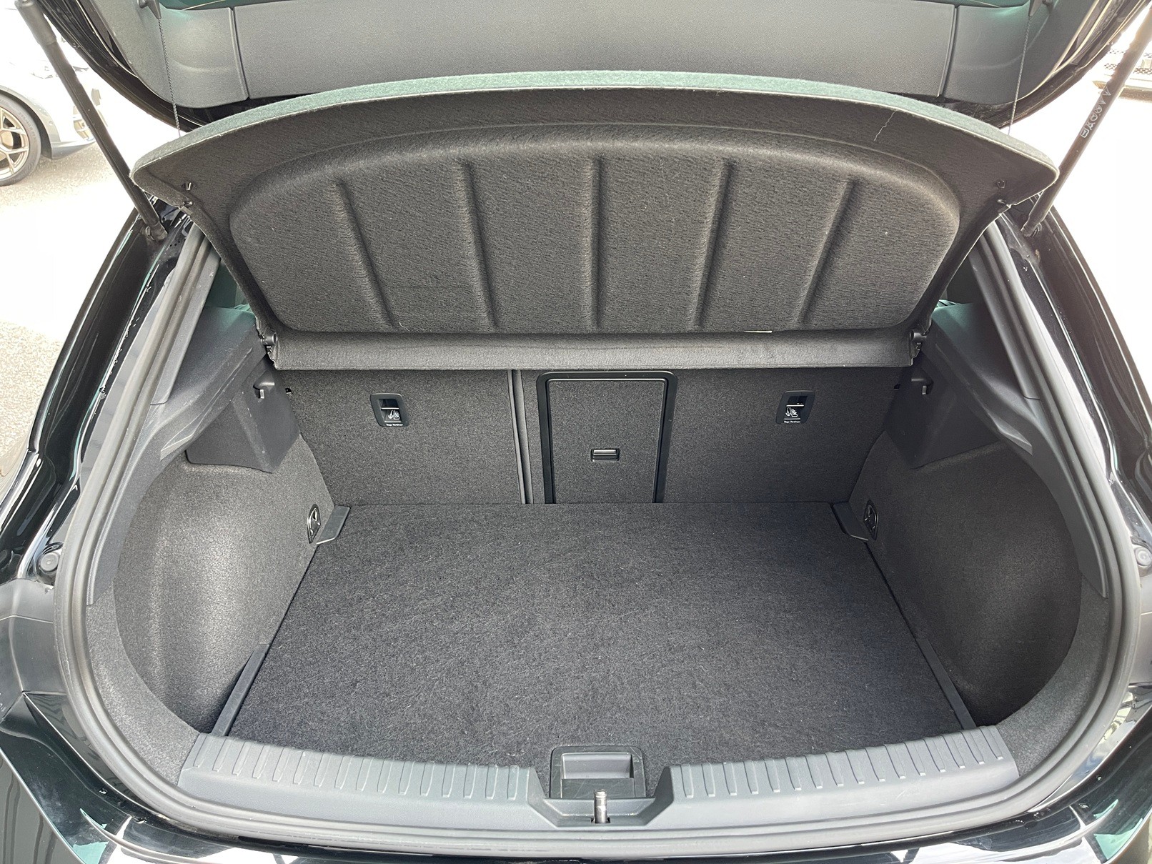 SEAT Leon 1.5 eTSI mHEV DSG Hola FR-image-4