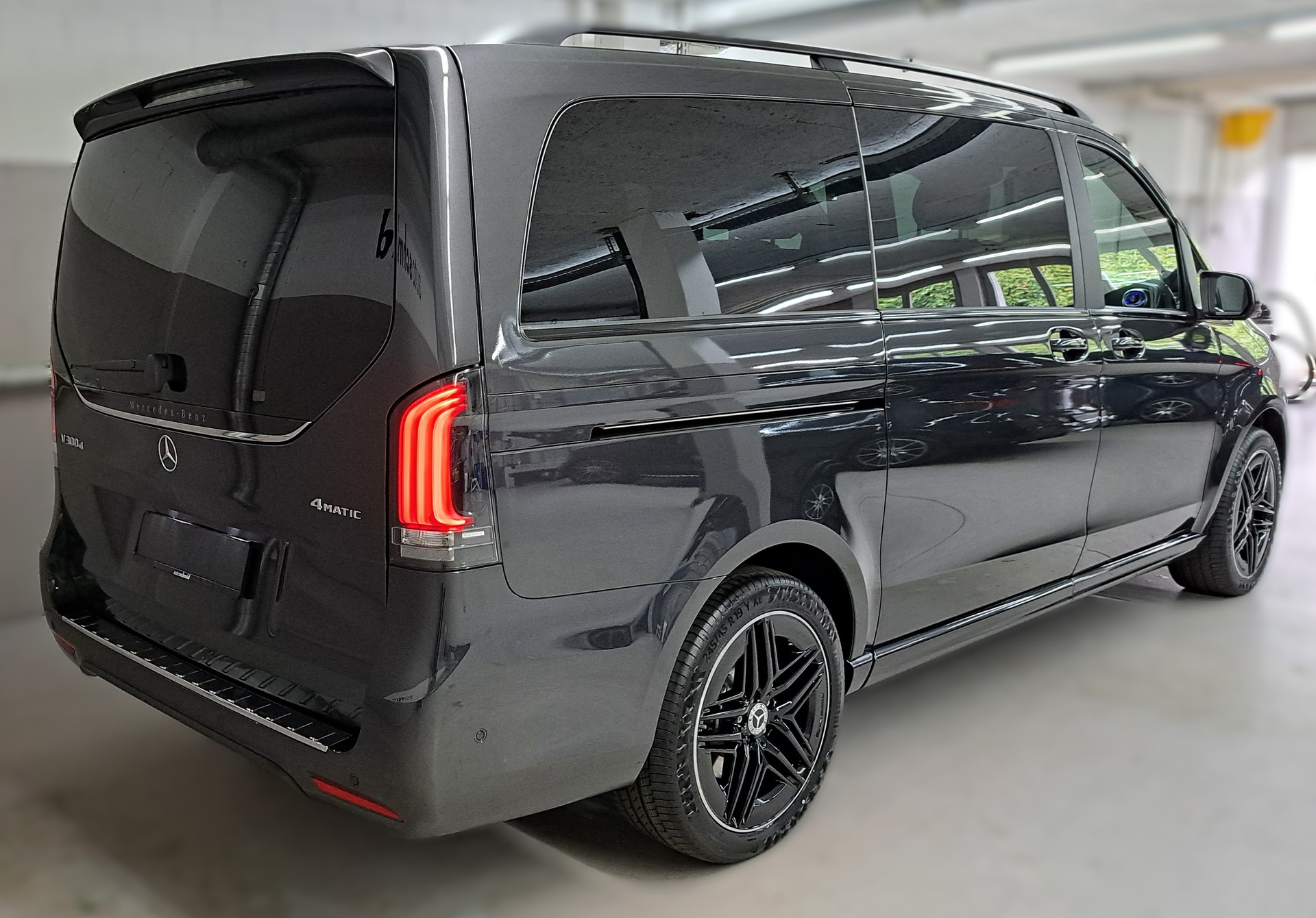 MERCEDES-BENZ V 300 d 4MATIC EXCLUSIVE Swiss Edition 3200mm L-showroom-element-2