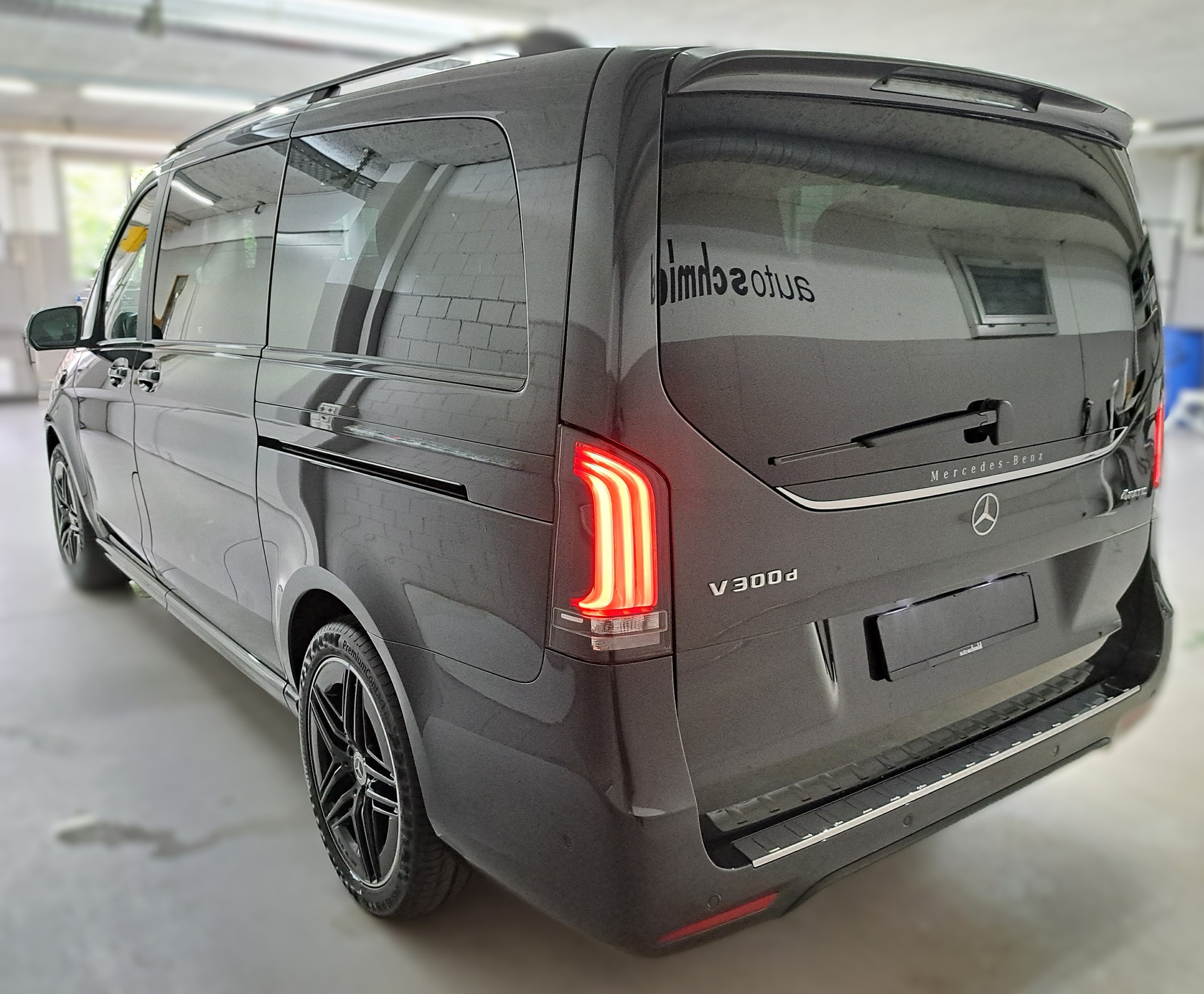 MERCEDES-BENZ V 300 d 4MATIC EXCLUSIVE Swiss Edition 3200mm L-showroom-element-3