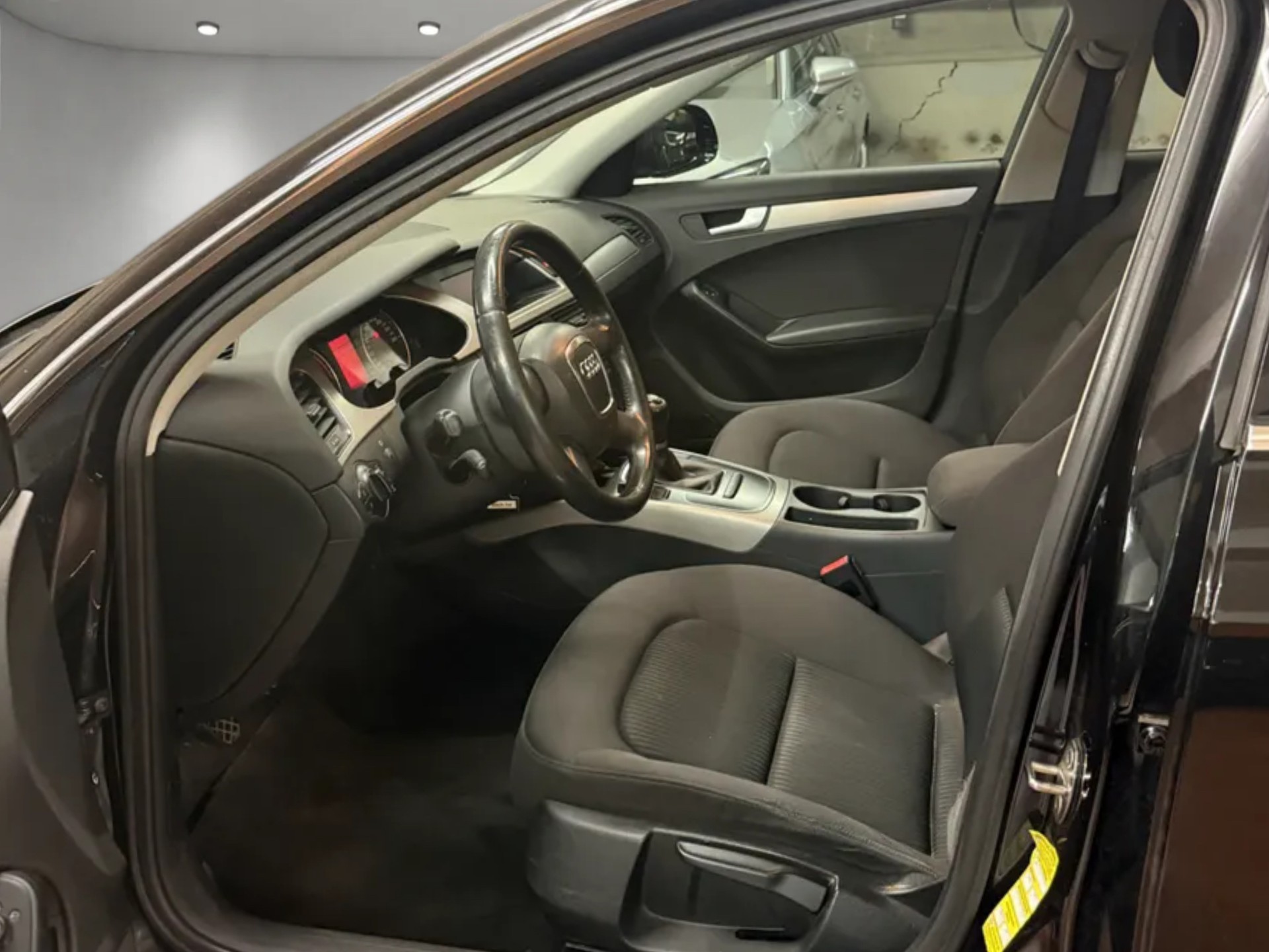 AUDI A4 Limousine 2.0 TDI-image-9