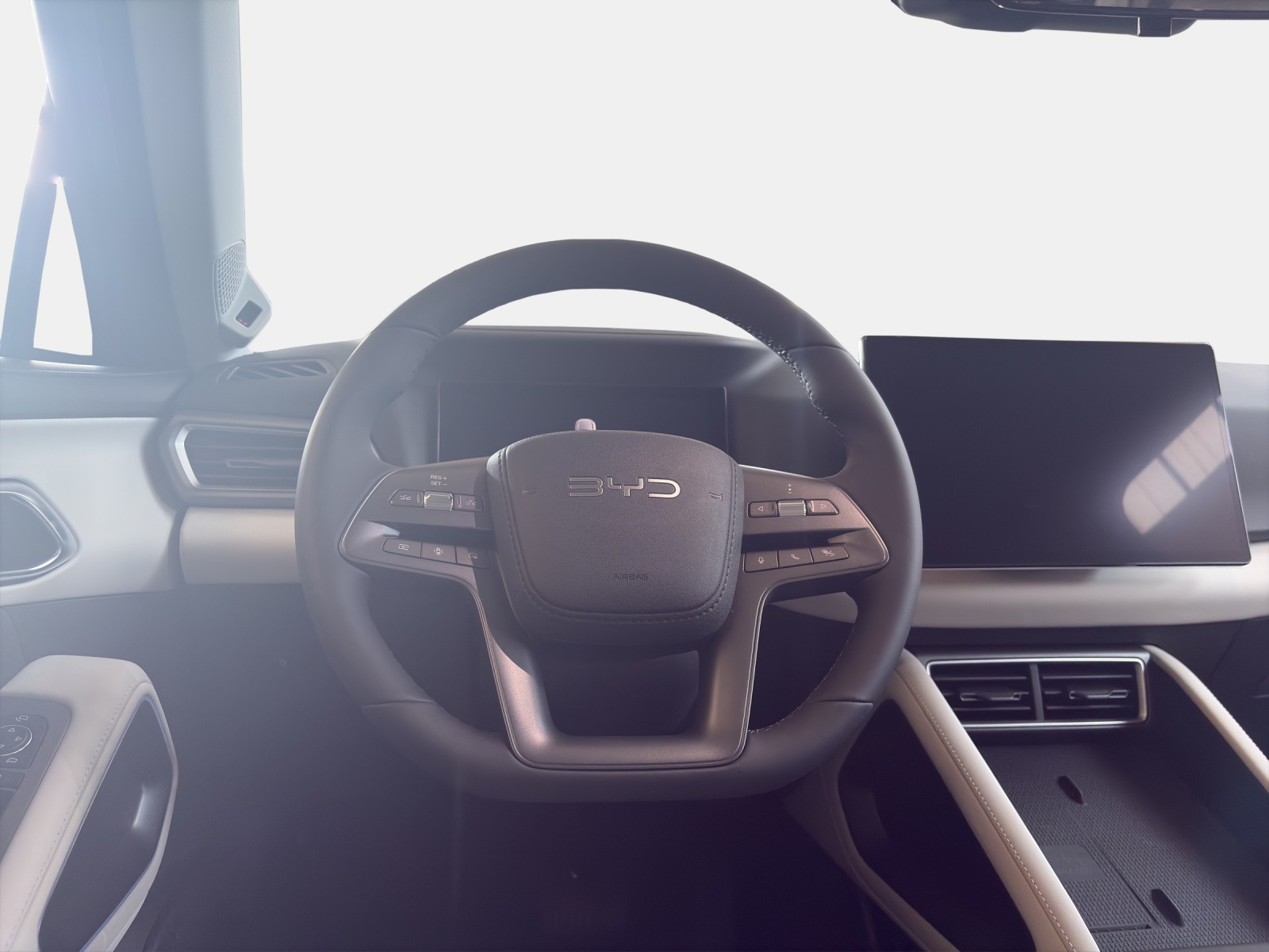 BYD Atto 2 DM-i Boost-image-12