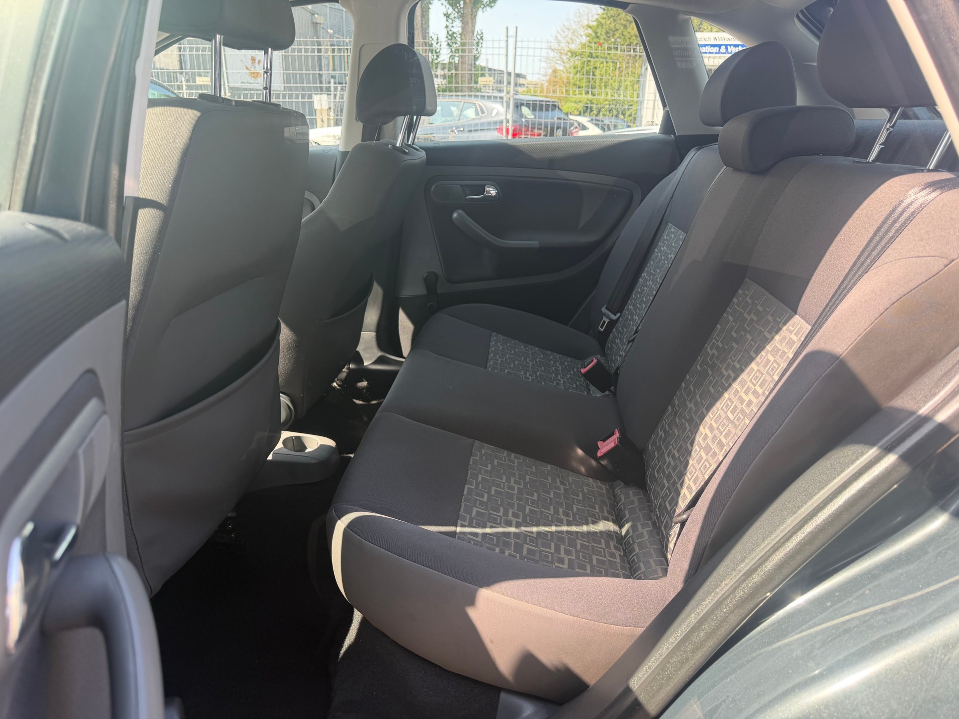 SEAT Ibiza 1.4 16V Reference ** Klima-auto ** 04x Airbag ** Frisch Ab MFK-image-2