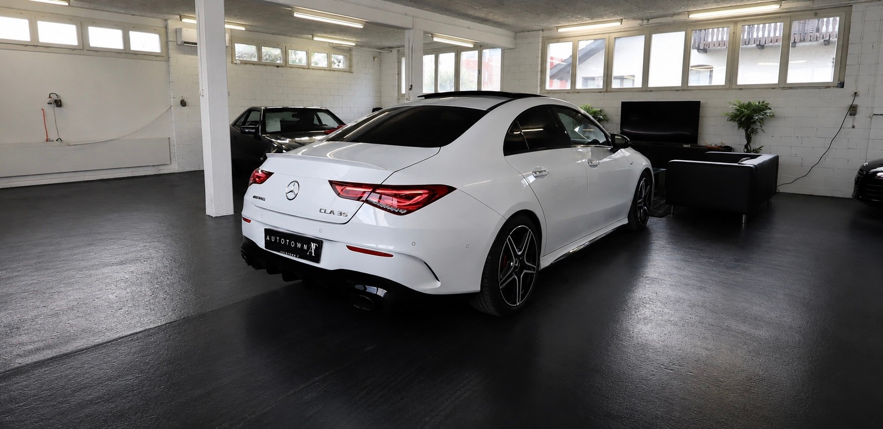 MERCEDES-BENZ CLA 35 AMG 4Matic 7G-DCT-showroom-element-1