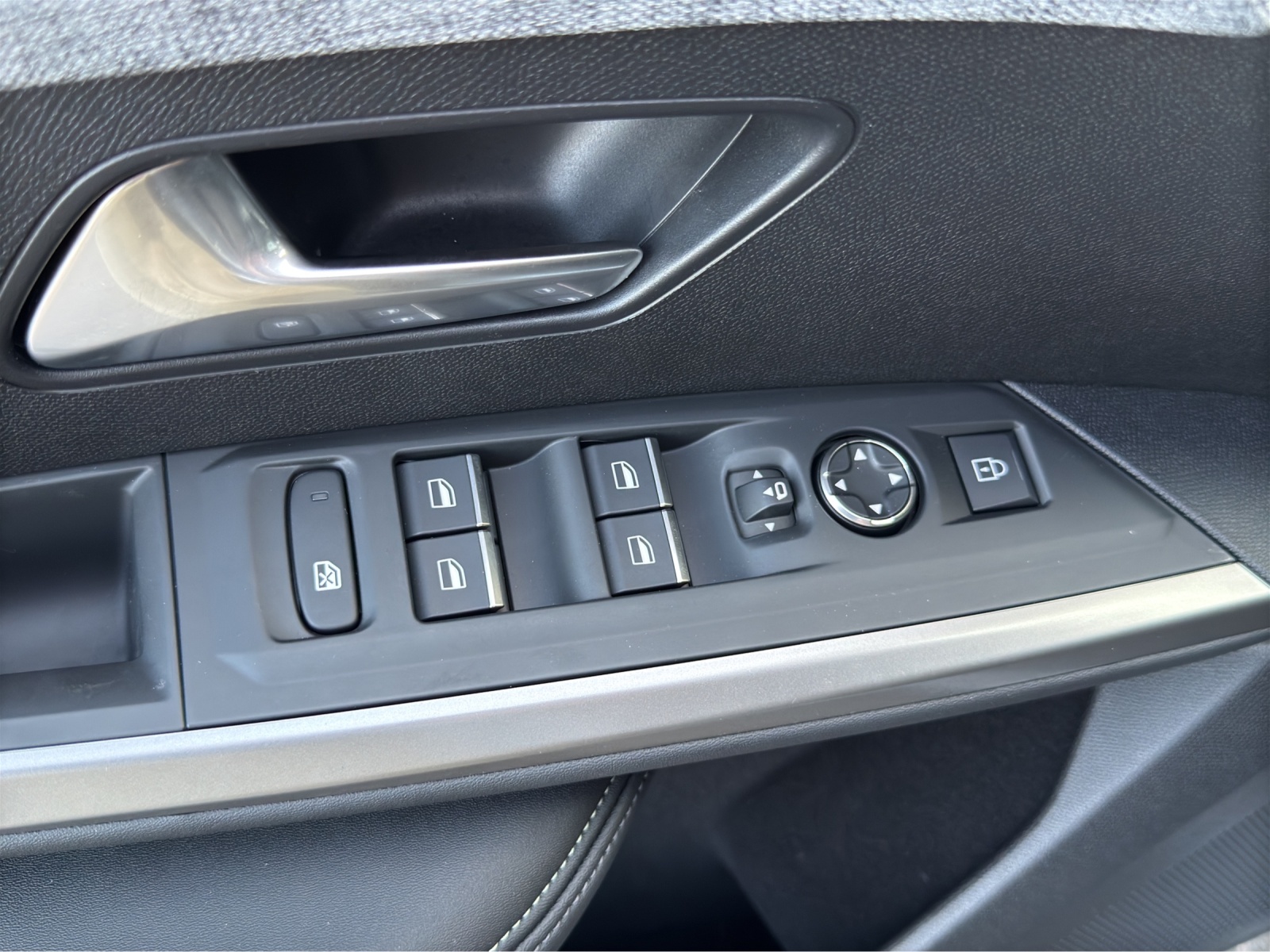 PEUGEOT 5008 145 Hybrid e-DCS6 GT-image-26