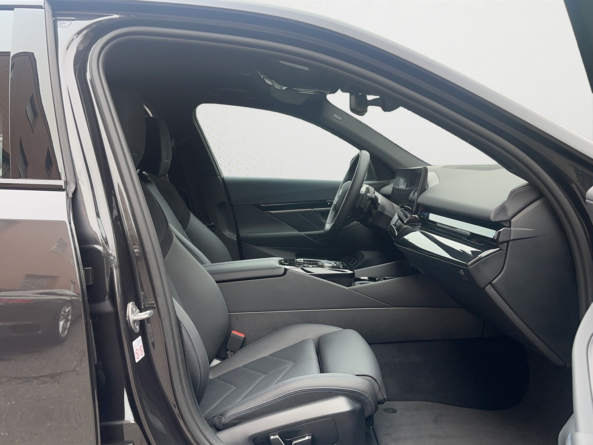 BMW 520d xDrive 48V M Sport 4x4-image-11