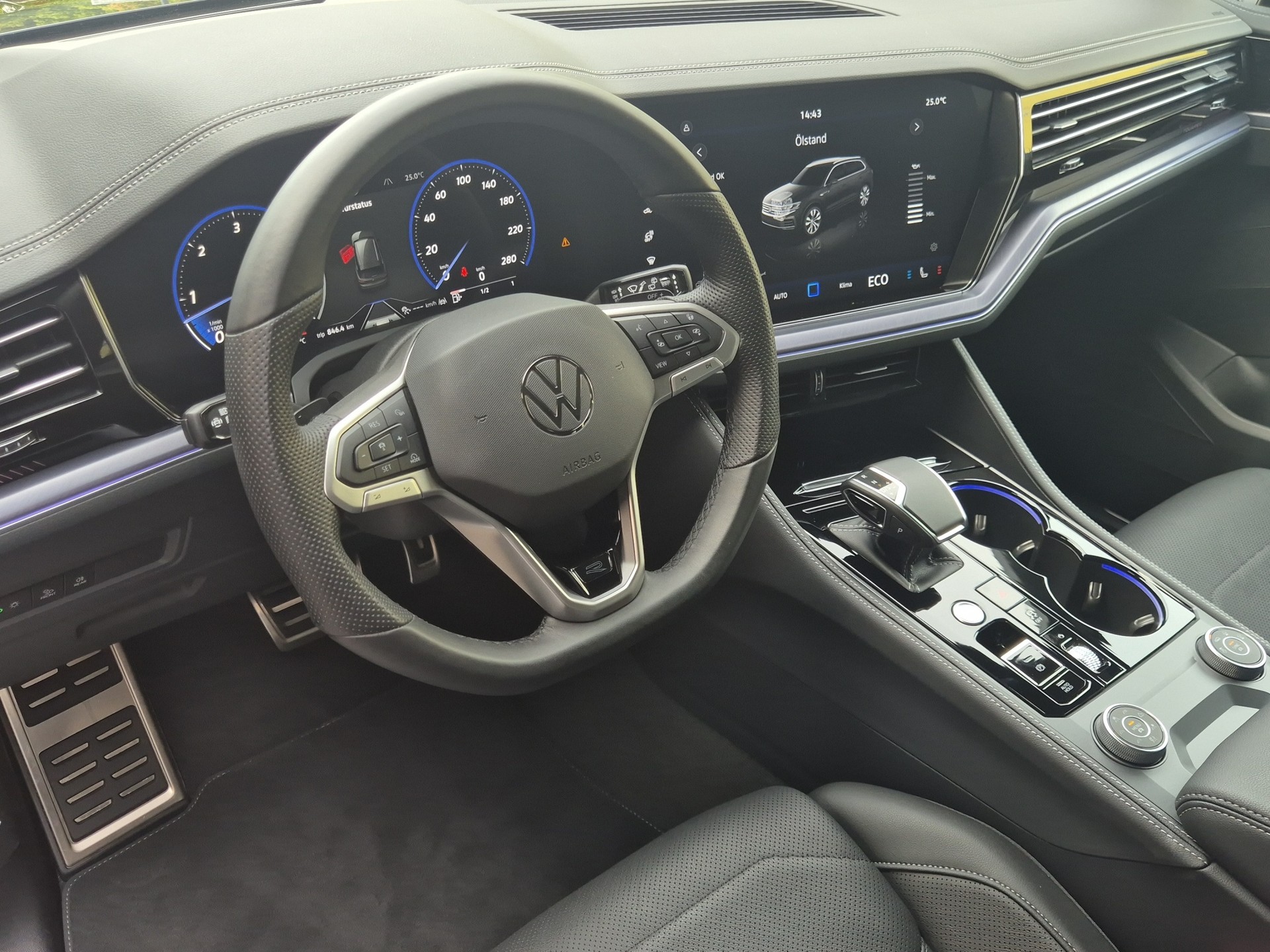 VW Touareg 3.0 TDI R-Line Tiptronic-image-10