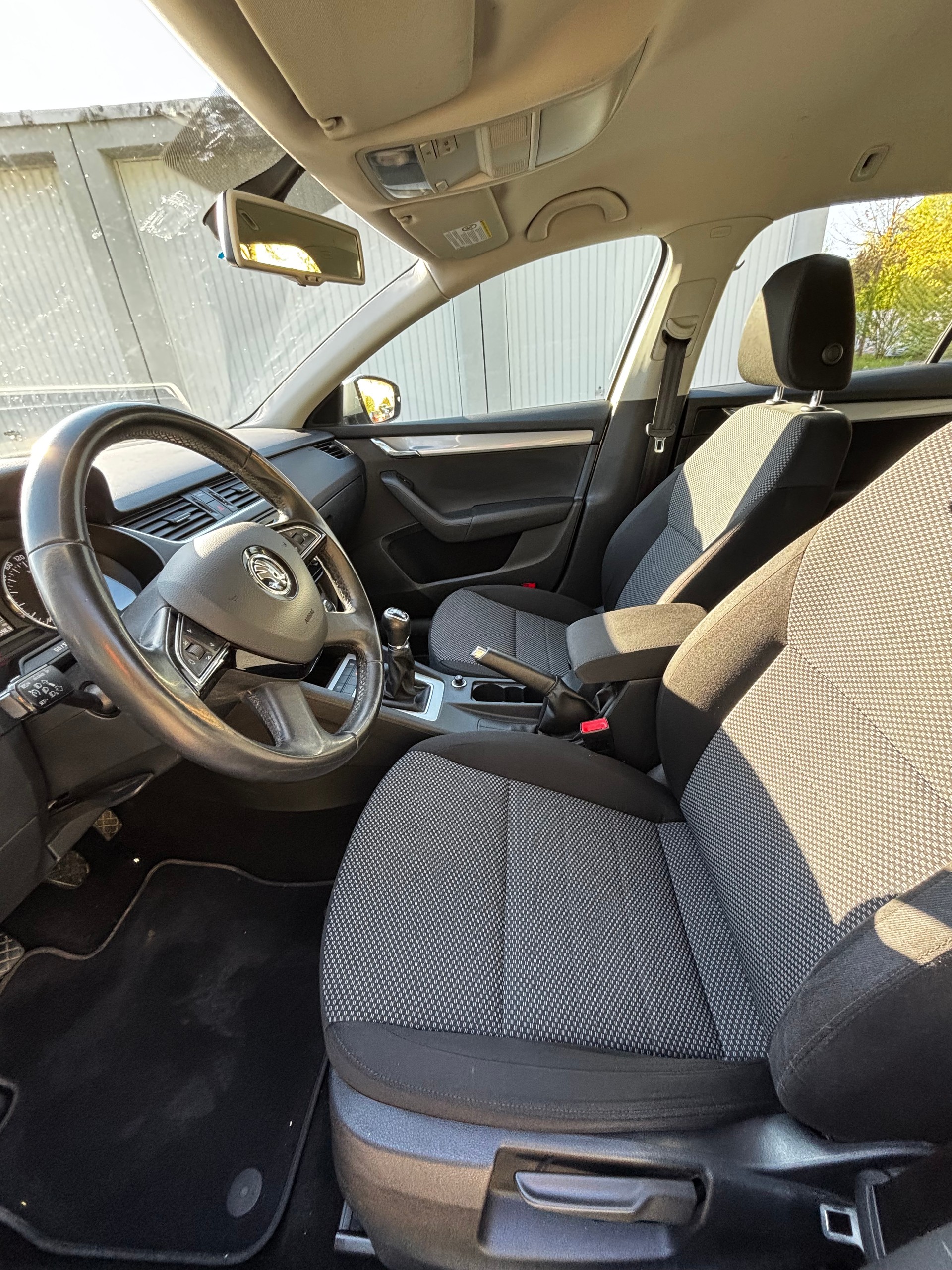 SKODA Octavia Combi 2.0 TDI Ambition 4x4-image-8