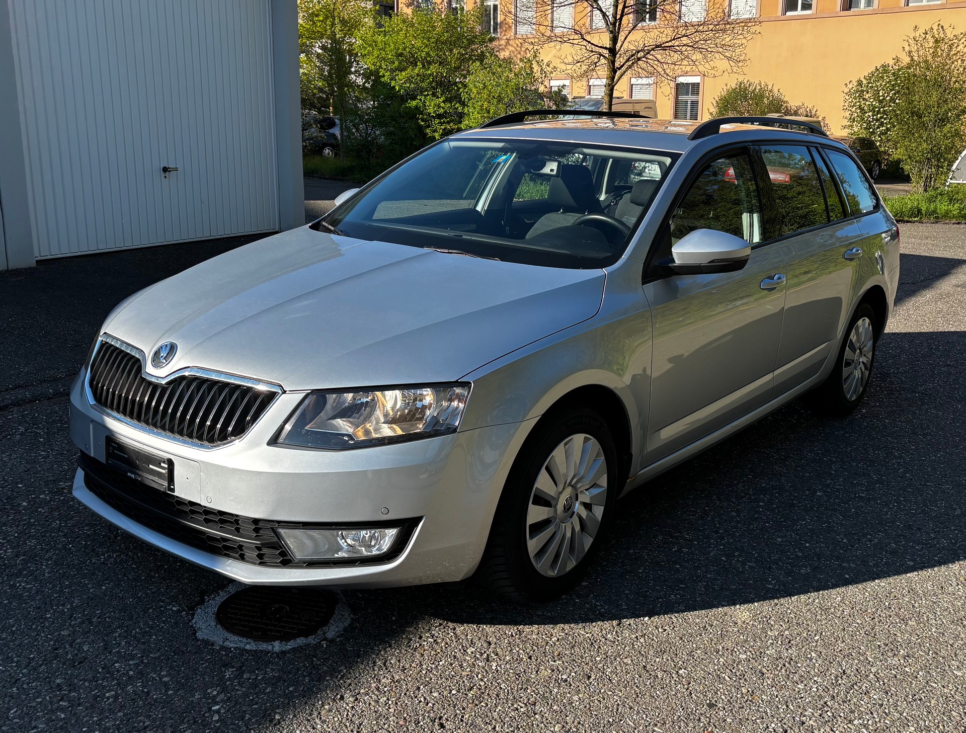 SKODA Octavia Combi 2.0 TDI Ambition 4x4-image-1