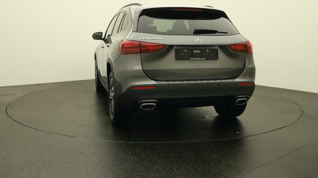 MERCEDES-BENZ GLA 250 e Progressive Line 8G-DCT-showroom-element-3